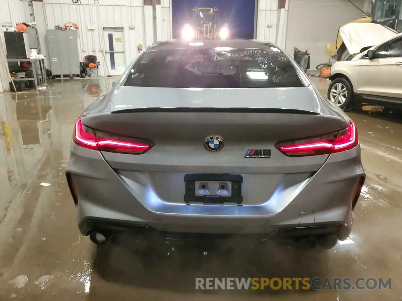 6 Photograph of a damaged car WBSGV0C02NCH36032 BMW M8 2022