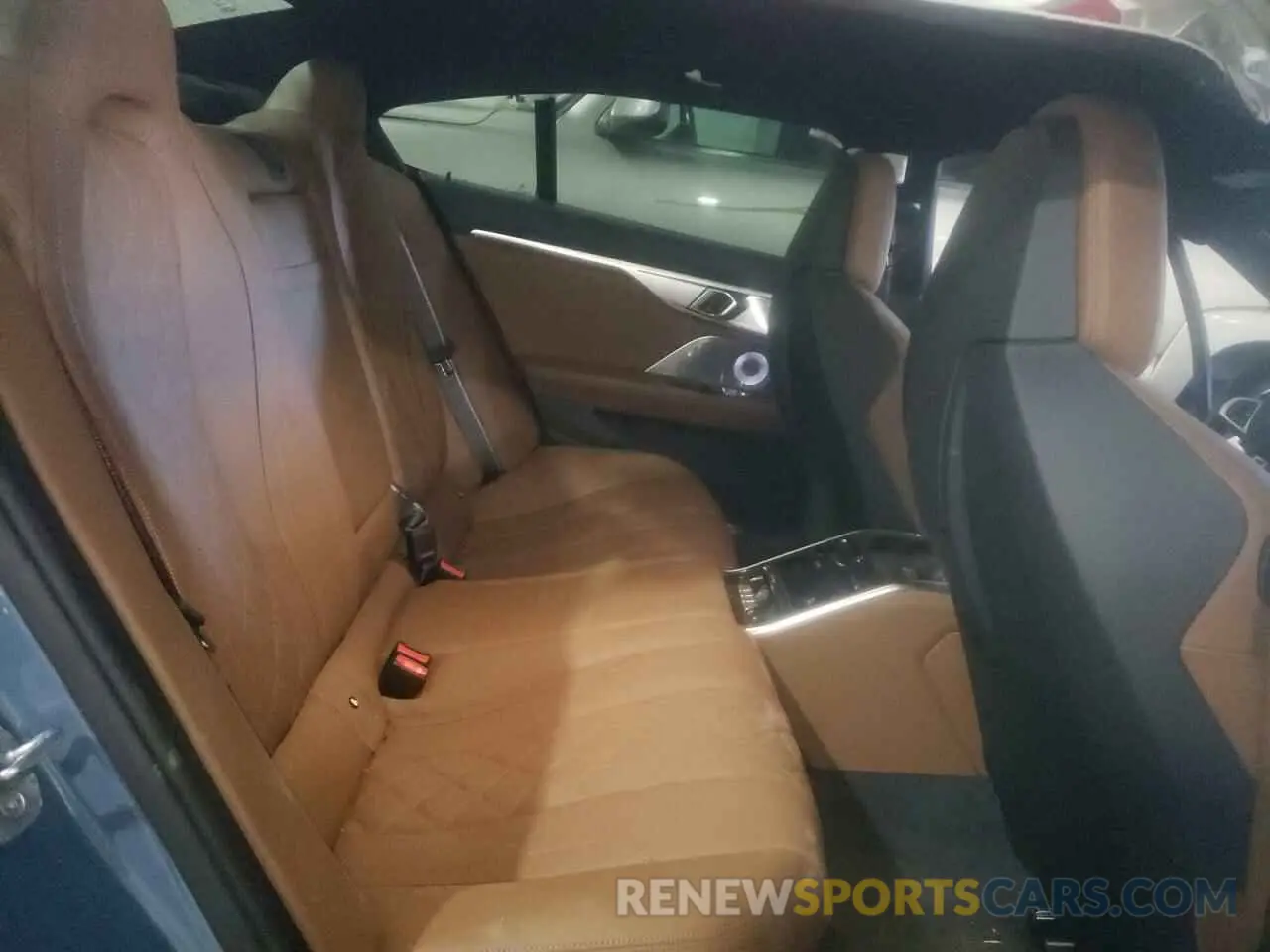 6 Photograph of a damaged car WBSGV0C02NCH51310 BMW M8 2022