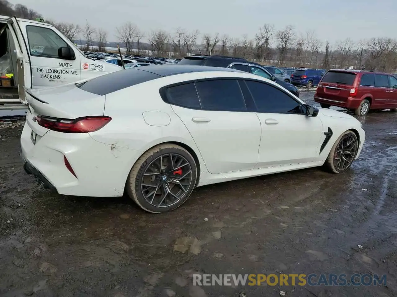 3 Photograph of a damaged car WBSGV0C06NCK00634 BMW M8 2022