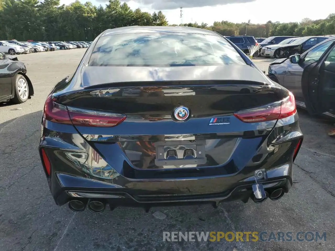 6 Photograph of a damaged car WBSGV0C0XPCM43253 BMW M8 2023