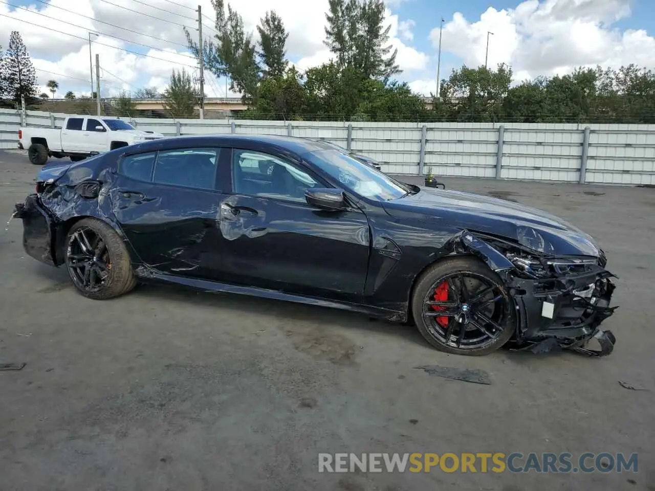 4 Photograph of a damaged car WBSGV0C09SCU29546 BMW M8 2025