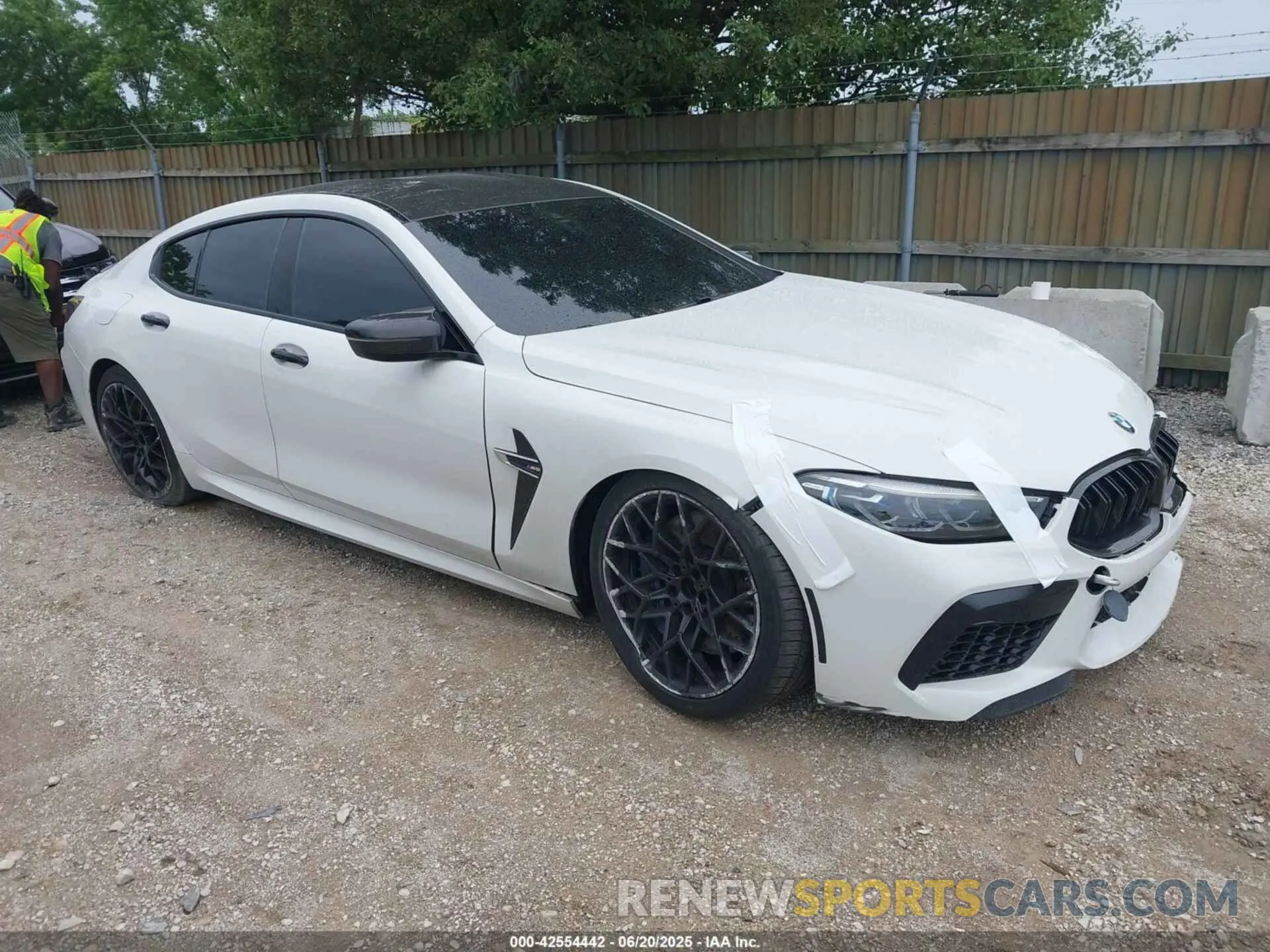 1 Photograph of a damaged car WBSGV0C02MCF33723 BMW M8 GRAN COUPE 2021