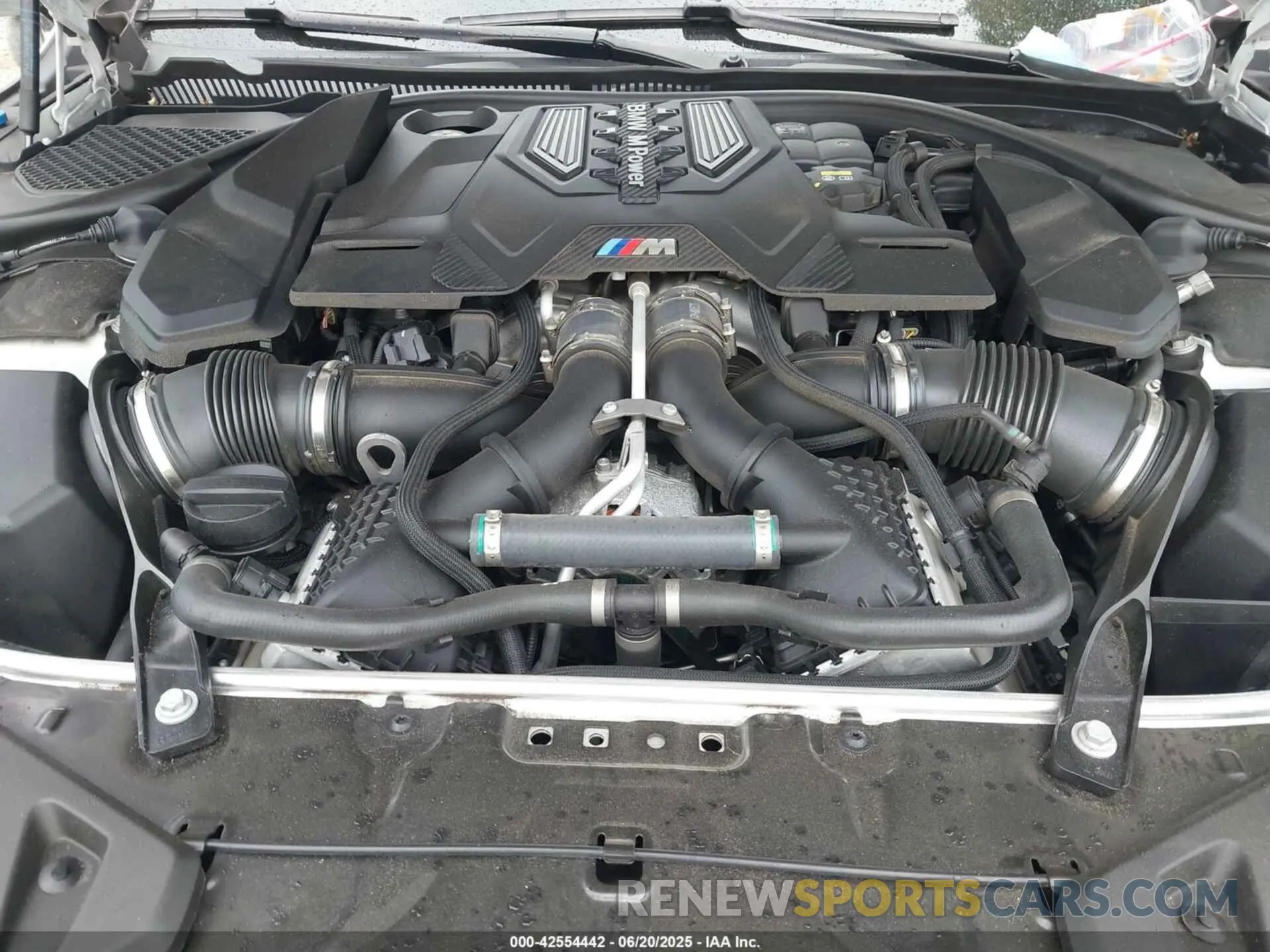 10 Photograph of a damaged car WBSGV0C02MCF33723 BMW M8 GRAN COUPE 2021