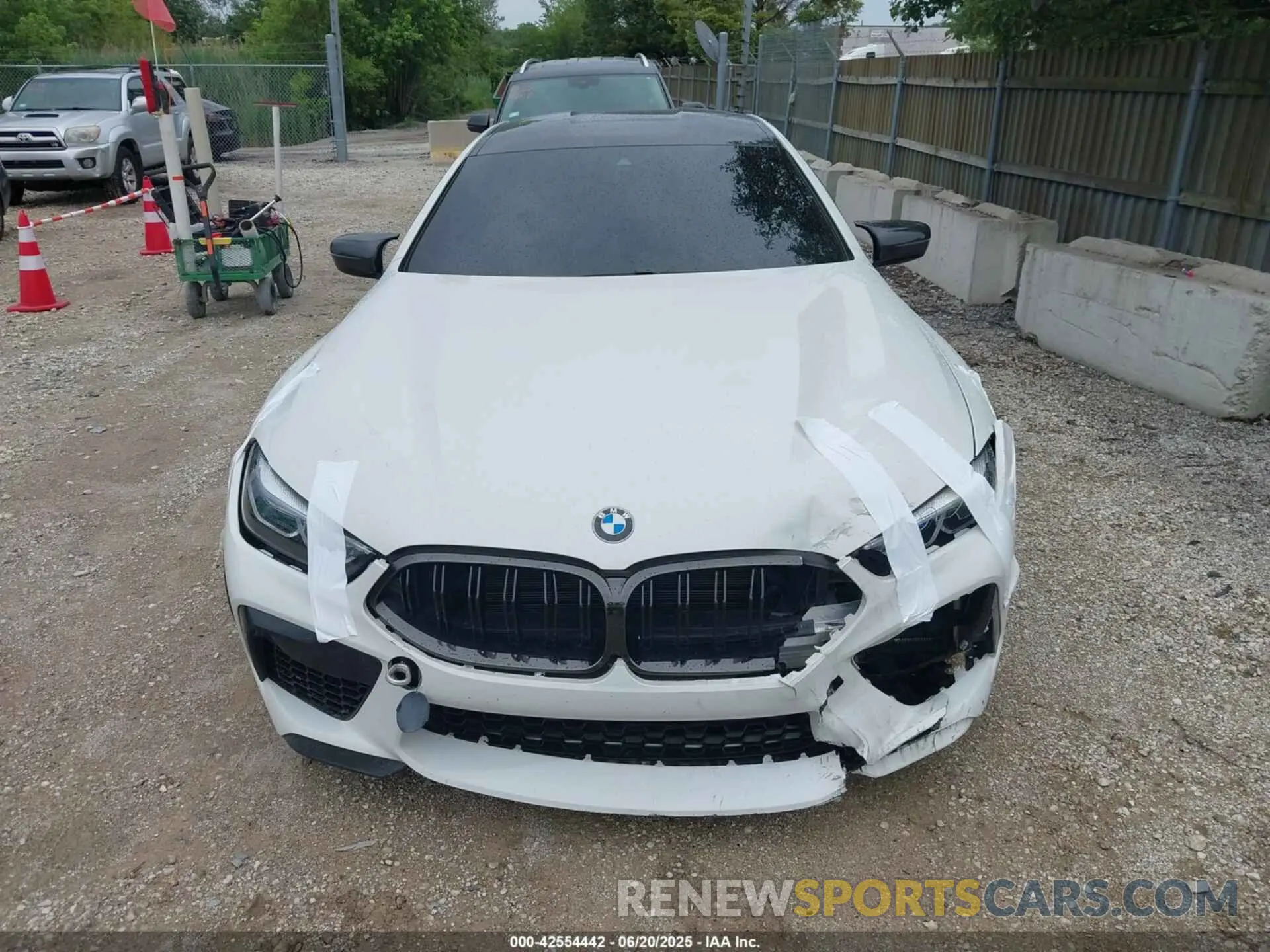 12 Photograph of a damaged car WBSGV0C02MCF33723 BMW M8 GRAN COUPE 2021