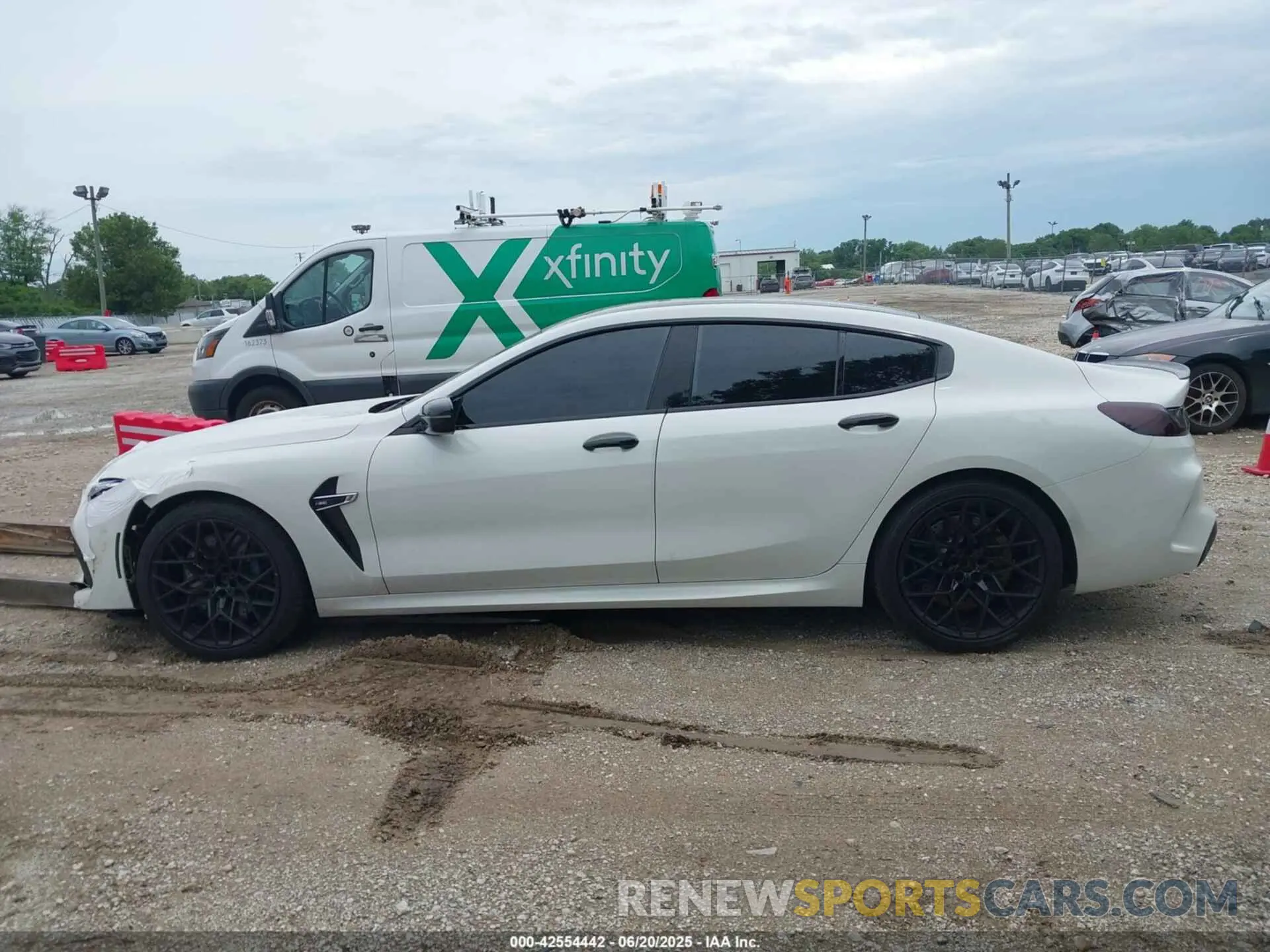 14 Photograph of a damaged car WBSGV0C02MCF33723 BMW M8 GRAN COUPE 2021