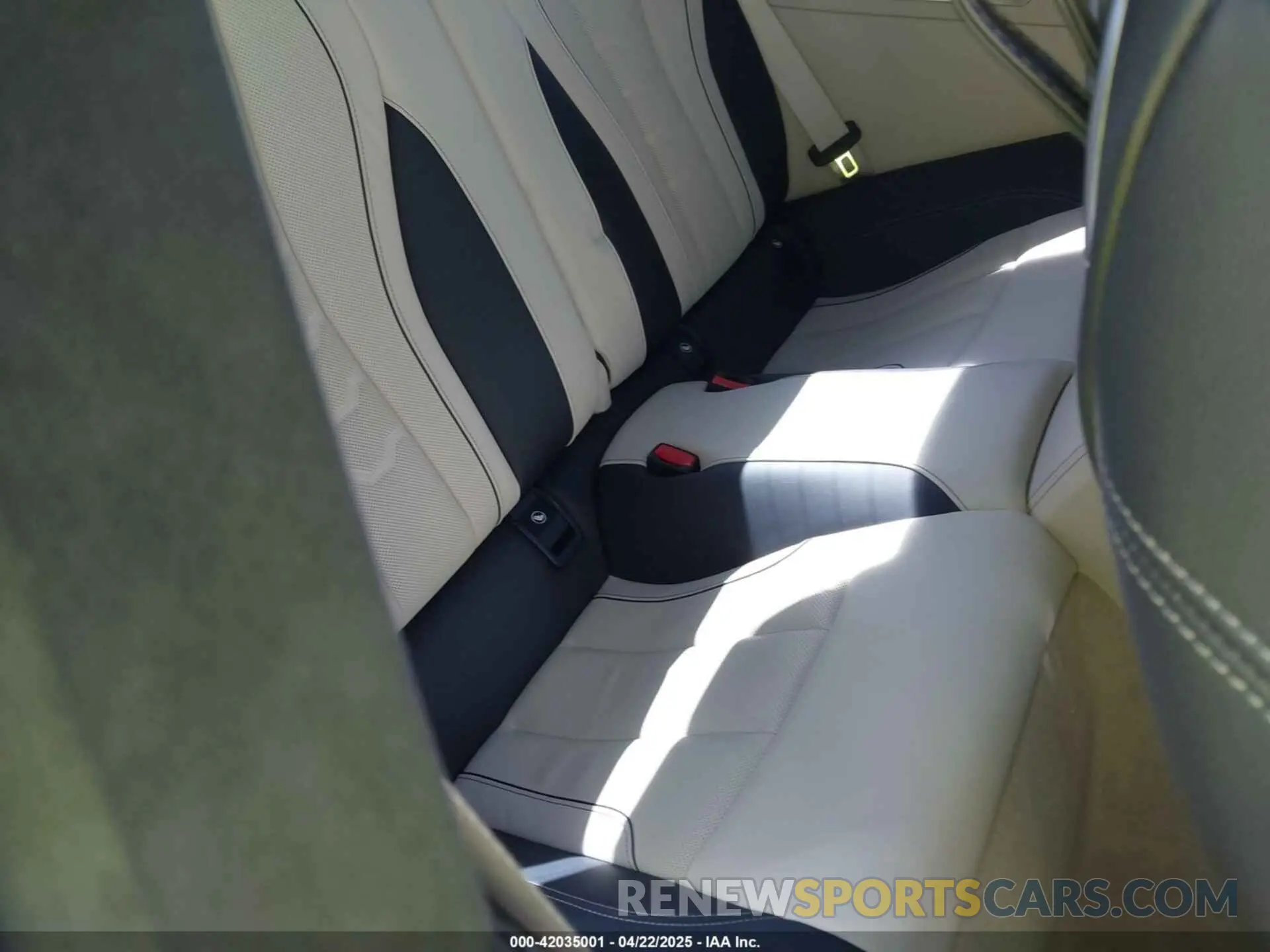 8 Photograph of a damaged car WBABC4C54KBU96620 BMW M850I 2019
