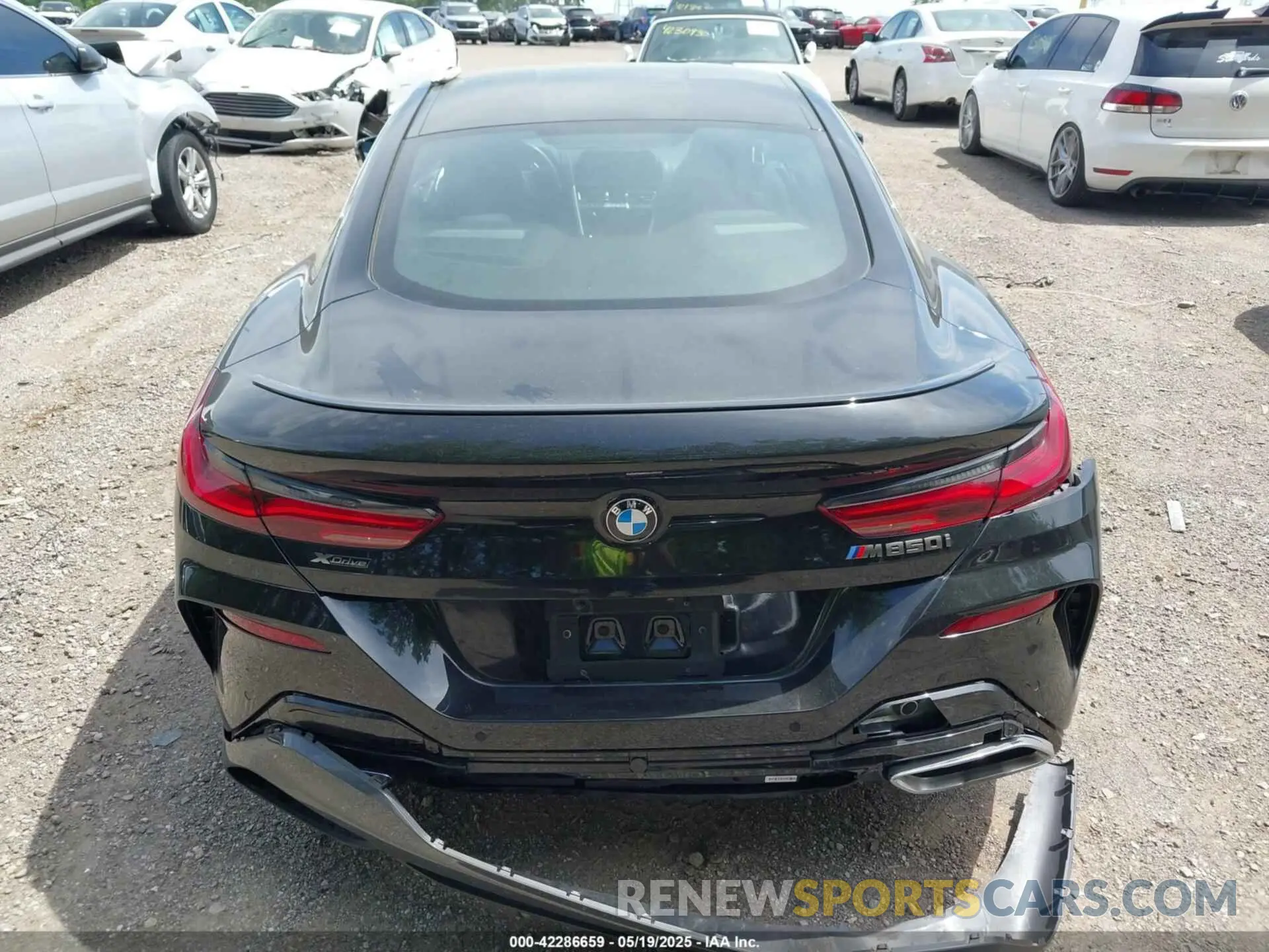 16 Photograph of a damaged car WBABC4C59KBU96788 BMW M850I 2019