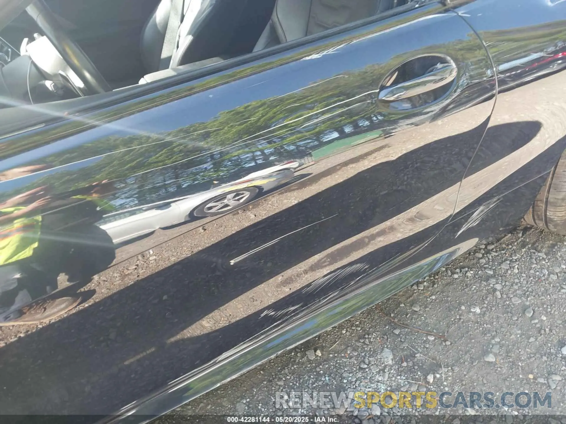 17 Photograph of a damaged car WBAFY4C58KBX29742 BMW M850I 2019