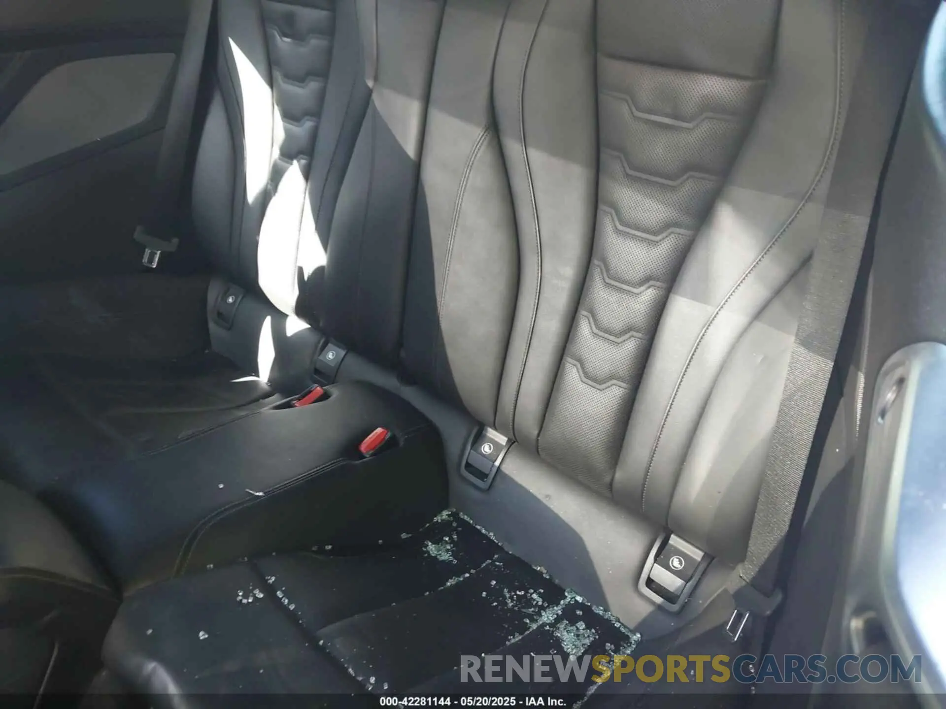 8 Photograph of a damaged car WBAFY4C58KBX29742 BMW M850I 2019