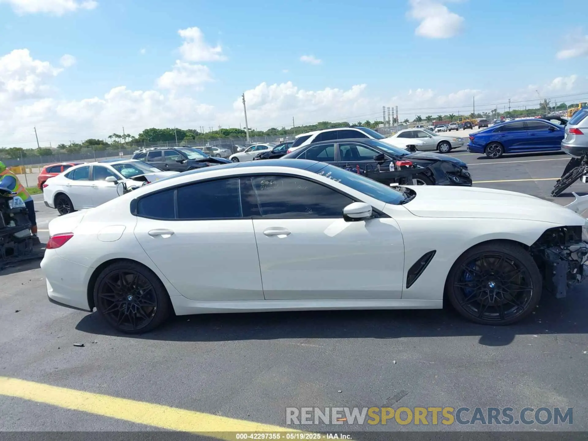 14 Photograph of a damaged car WBAGV8C01LCD46815 BMW M850I GTAN COUPE 2020