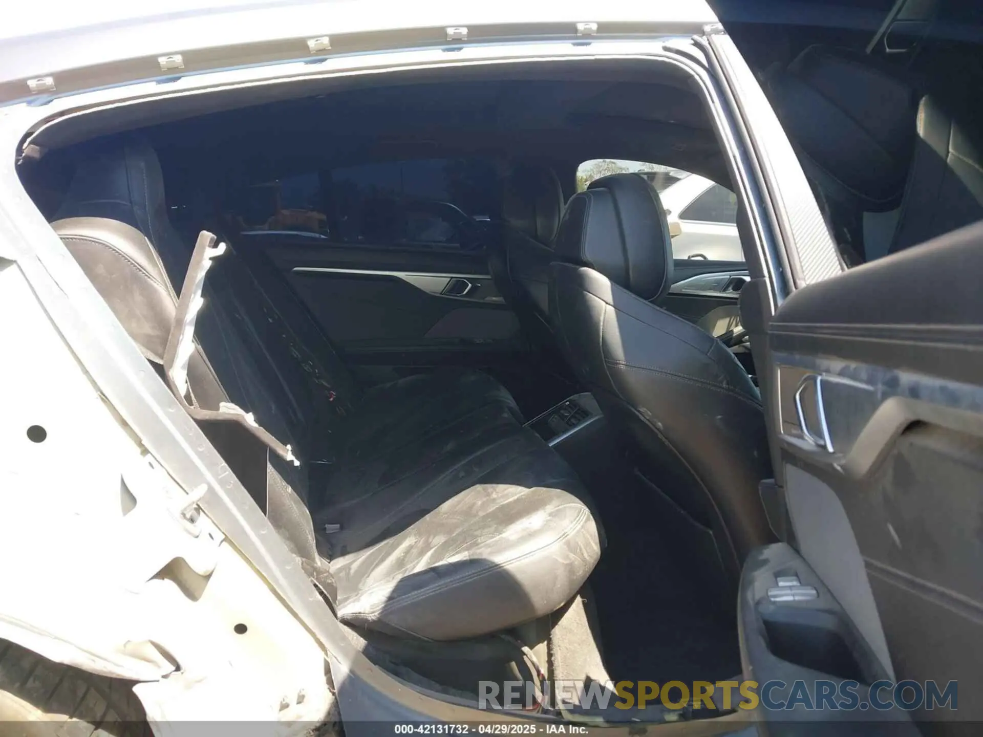 8 Photograph of a damaged car WBAGV8C02LCD45348 BMW M850I GTAN COUPE 2020