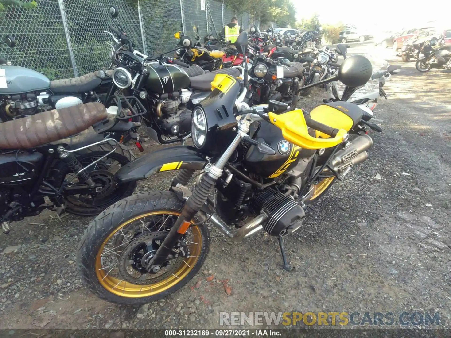 2 Photograph of a damaged car WB10L9302M6E78088 BMW R NINET U GS 2021