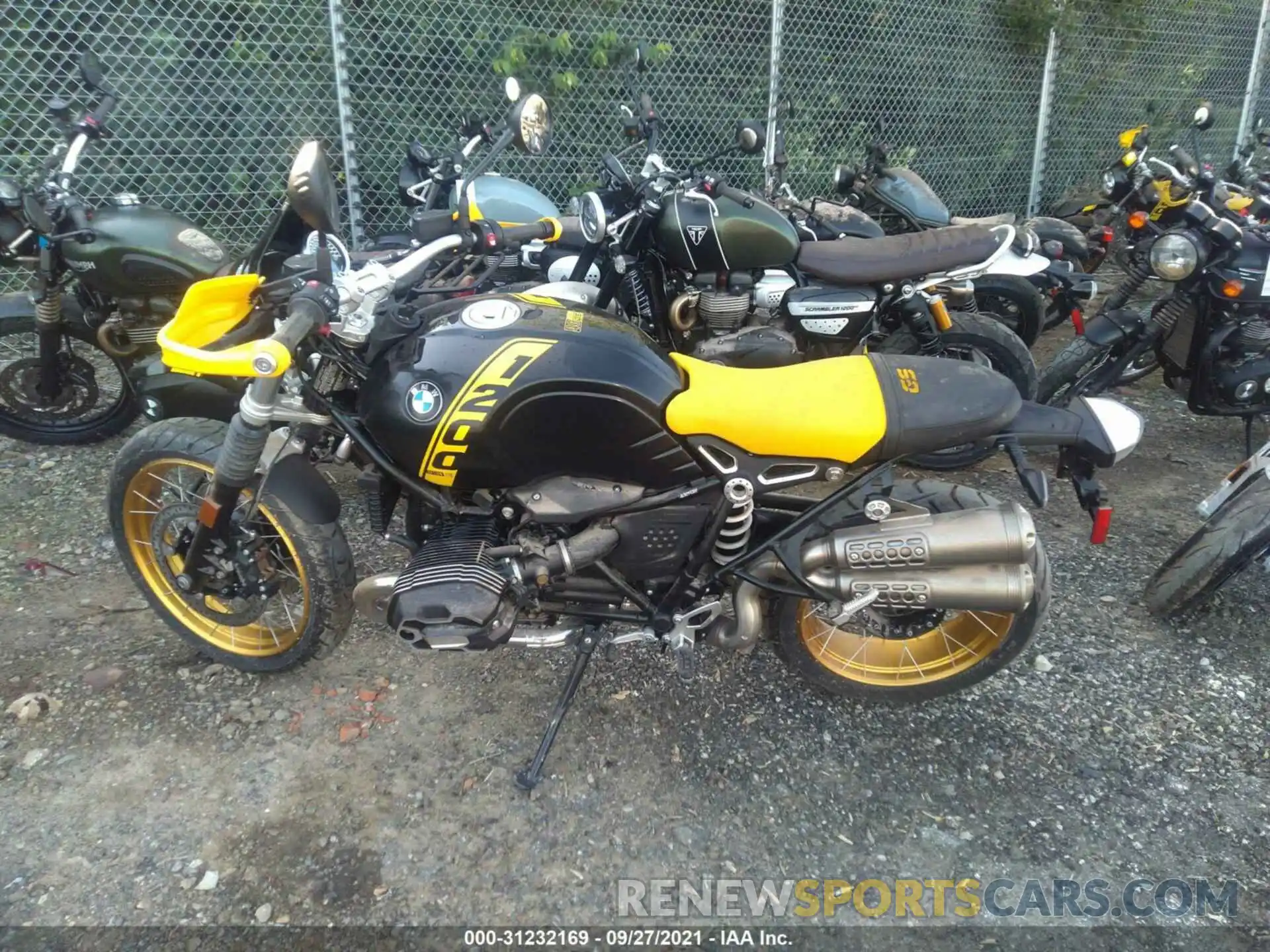 8 Photograph of a damaged car WB10L9302M6E78088 BMW R NINET U GS 2021