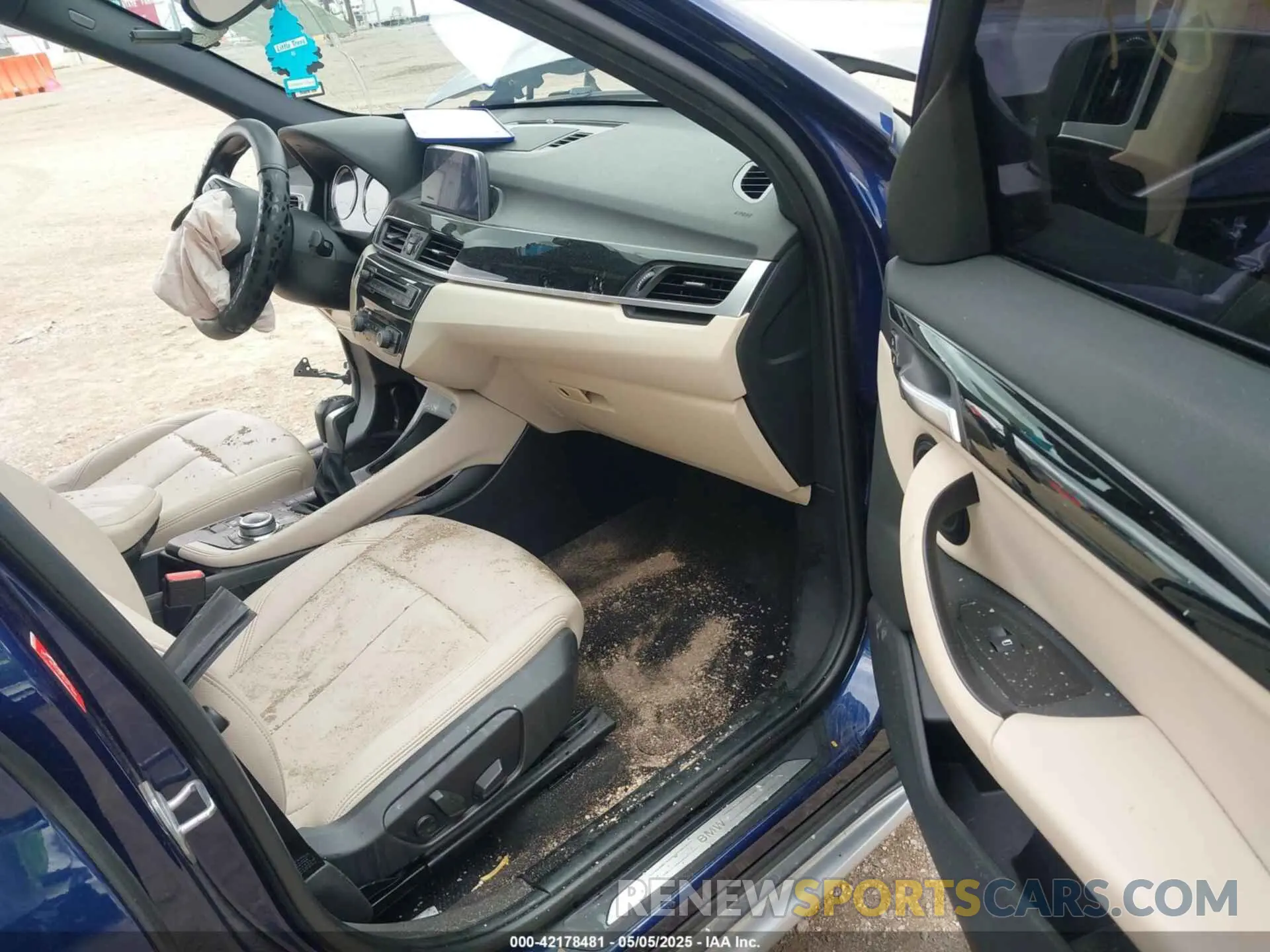 5 Photograph of a damaged car WBXHT3C53K3H35405 BMW X1 2019