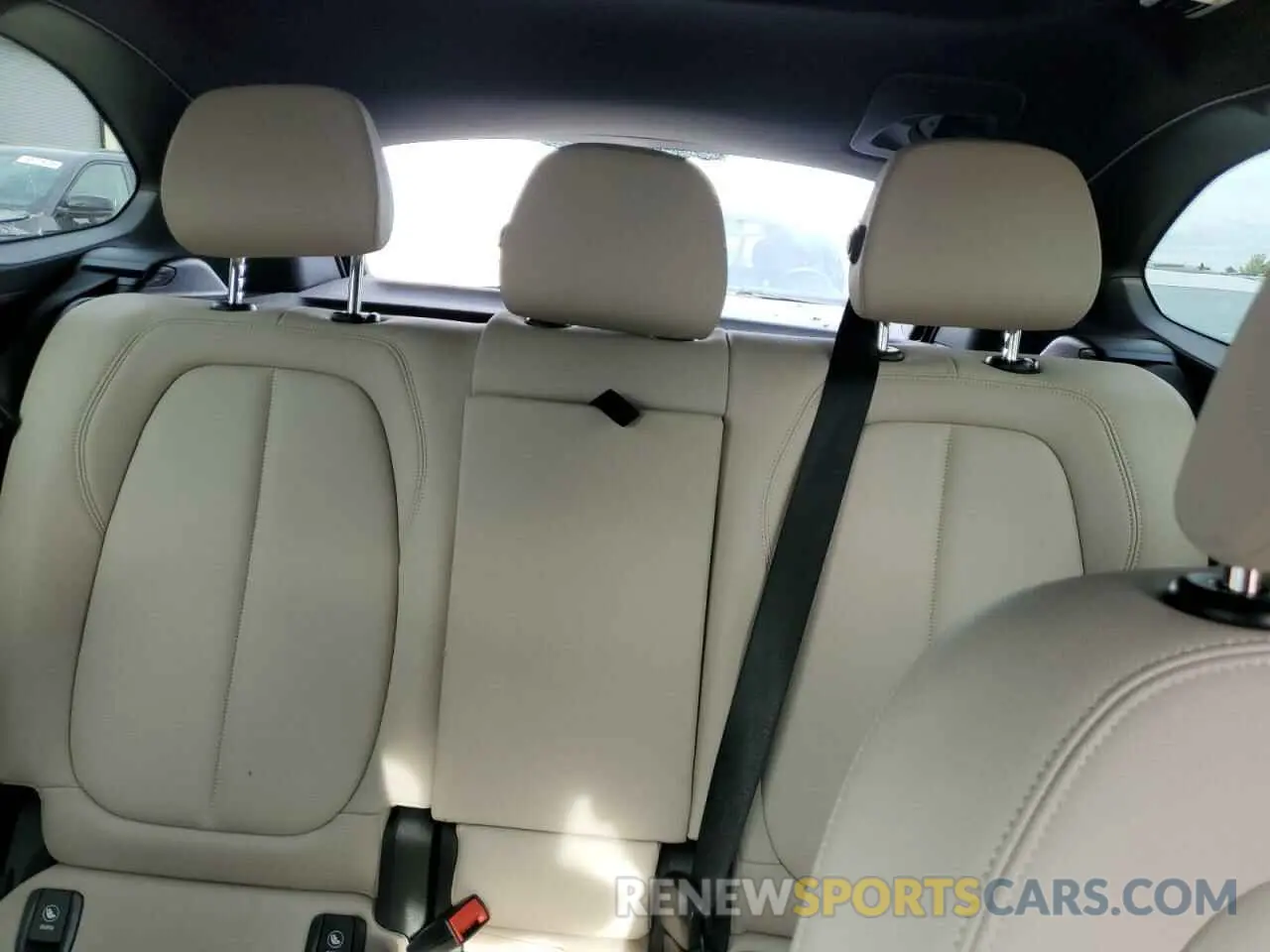 10 Photograph of a damaged car WBXHT3C53K5N27090 BMW X1 2019