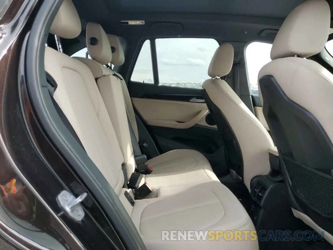 11 Photograph of a damaged car WBXHT3C53K5N27090 BMW X1 2019