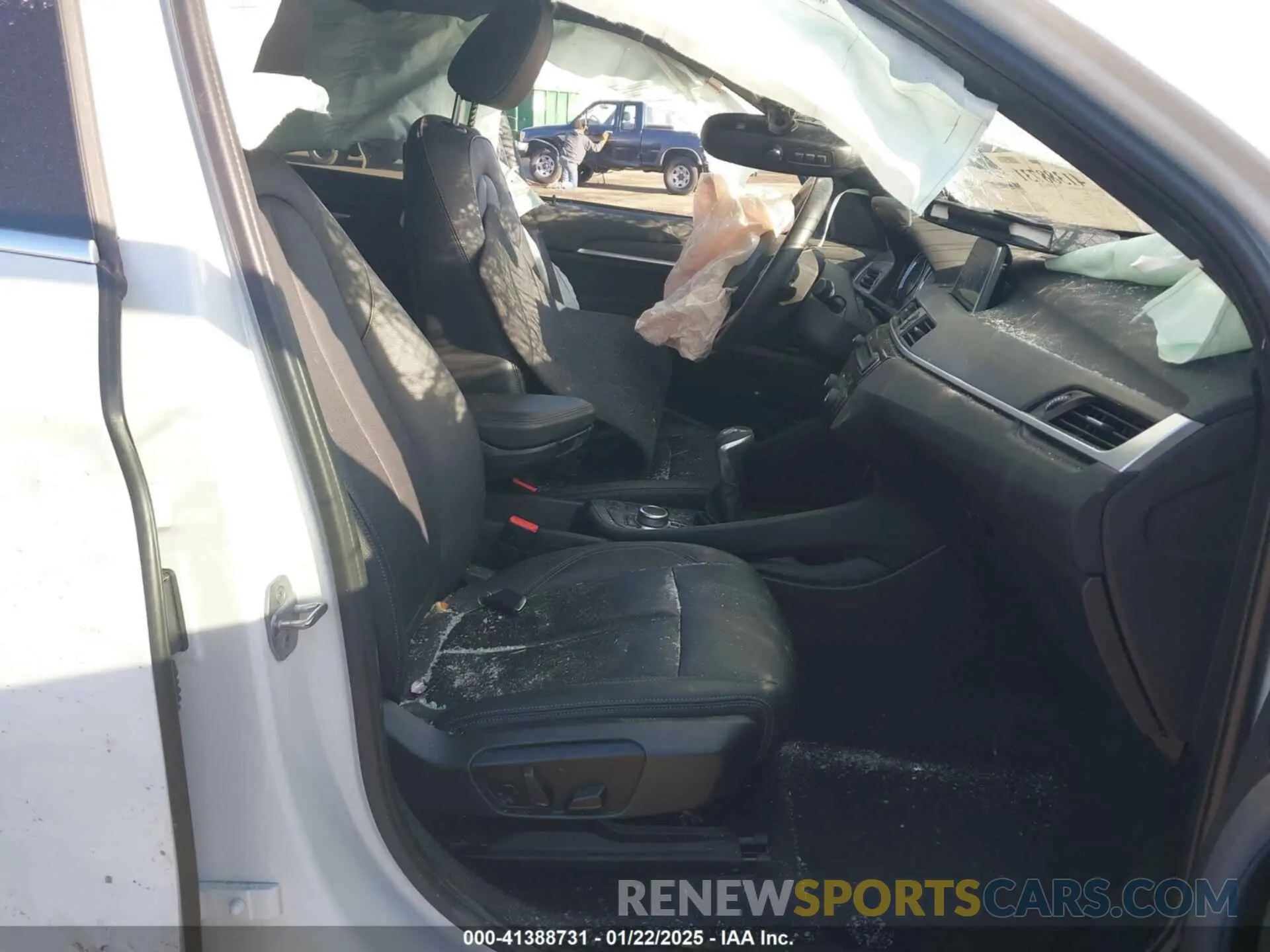 5 Photograph of a damaged car WBXHT3C56K5L89500 BMW X1 2019
