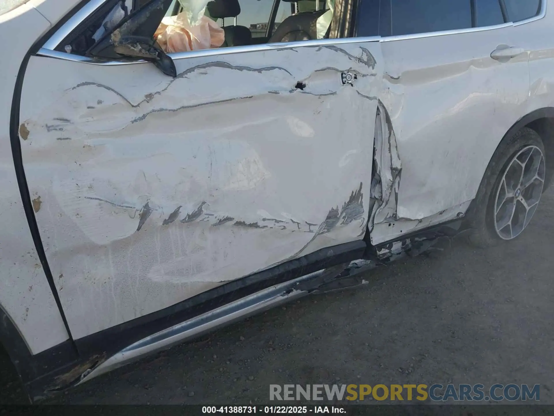 6 Photograph of a damaged car WBXHT3C56K5L89500 BMW X1 2019