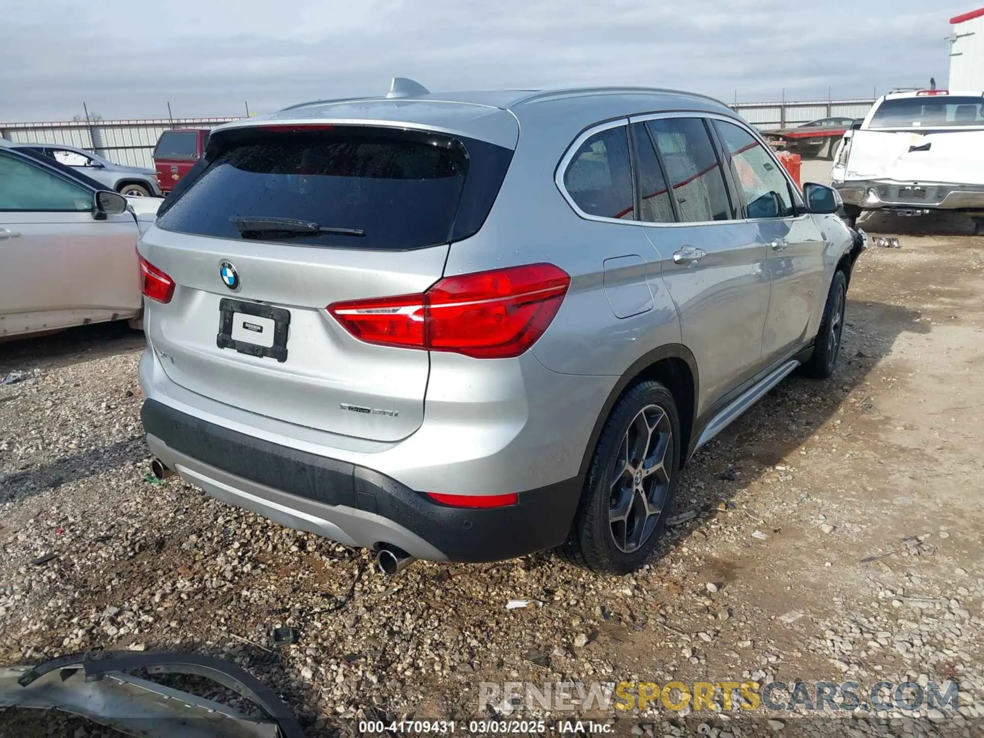 4 Photograph of a damaged car WBXHU7C52K3H44360 BMW X1 2019