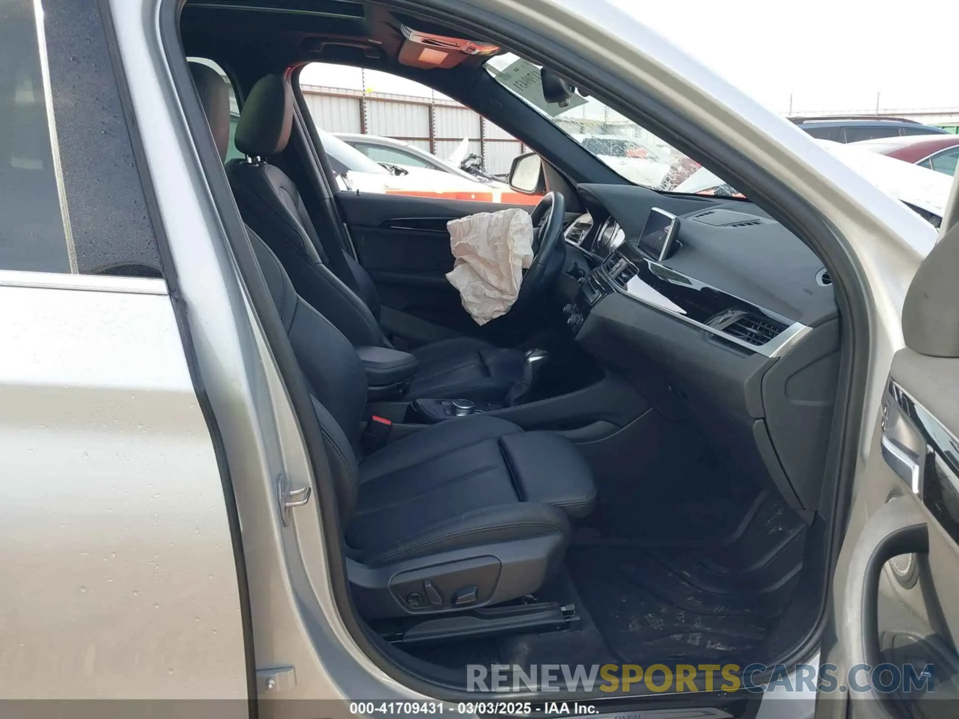 5 Photograph of a damaged car WBXHU7C52K3H44360 BMW X1 2019
