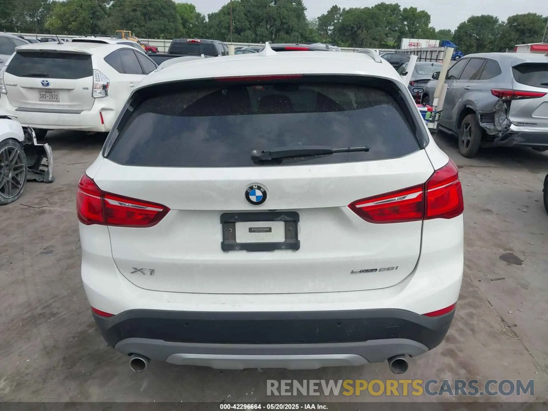 17 Photograph of a damaged car WBXHU7C5XK3H45207 BMW X1 2019