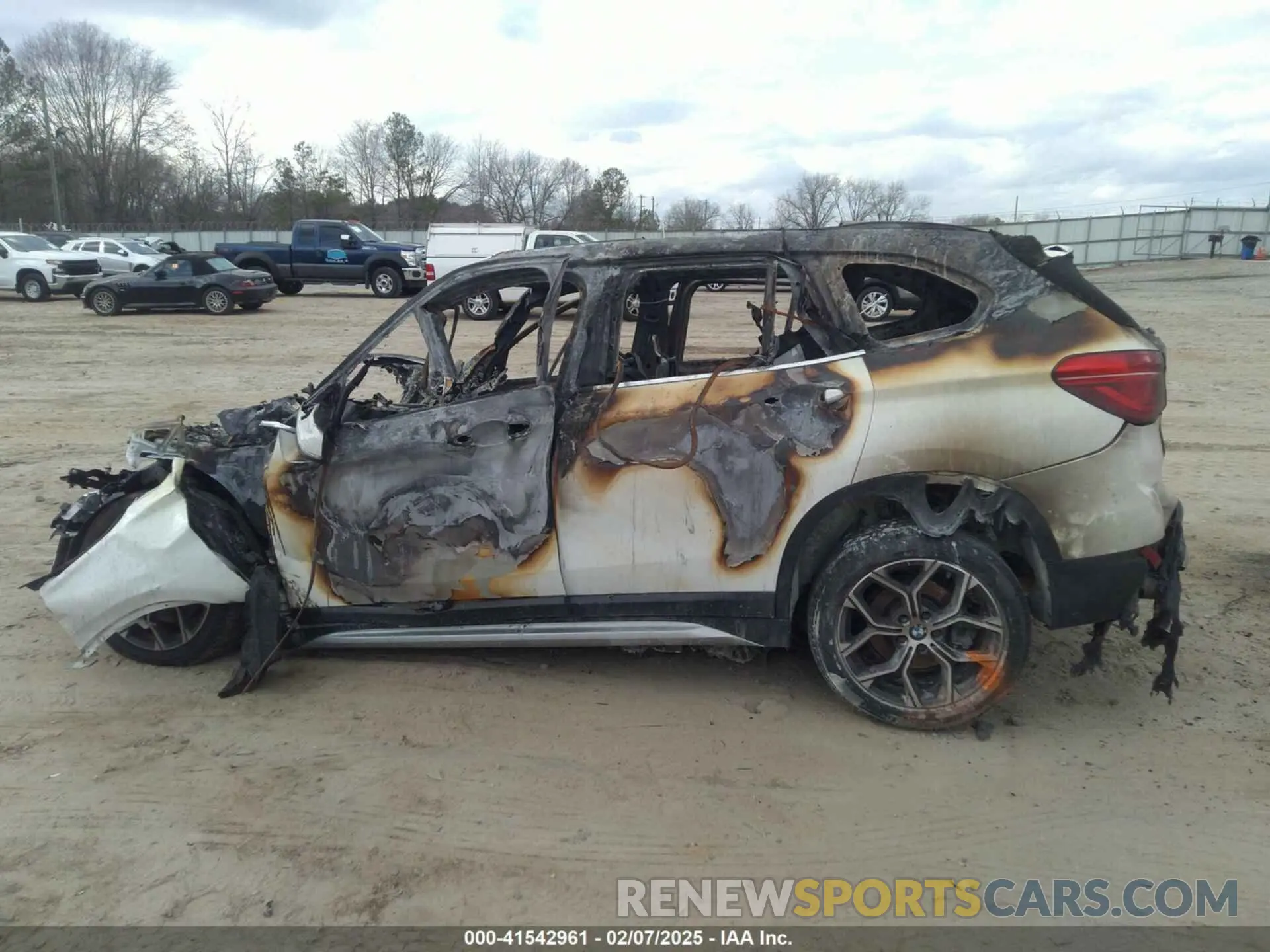 13 Photograph of a damaged car WBXJG7C03L5R51131 BMW X1 2020