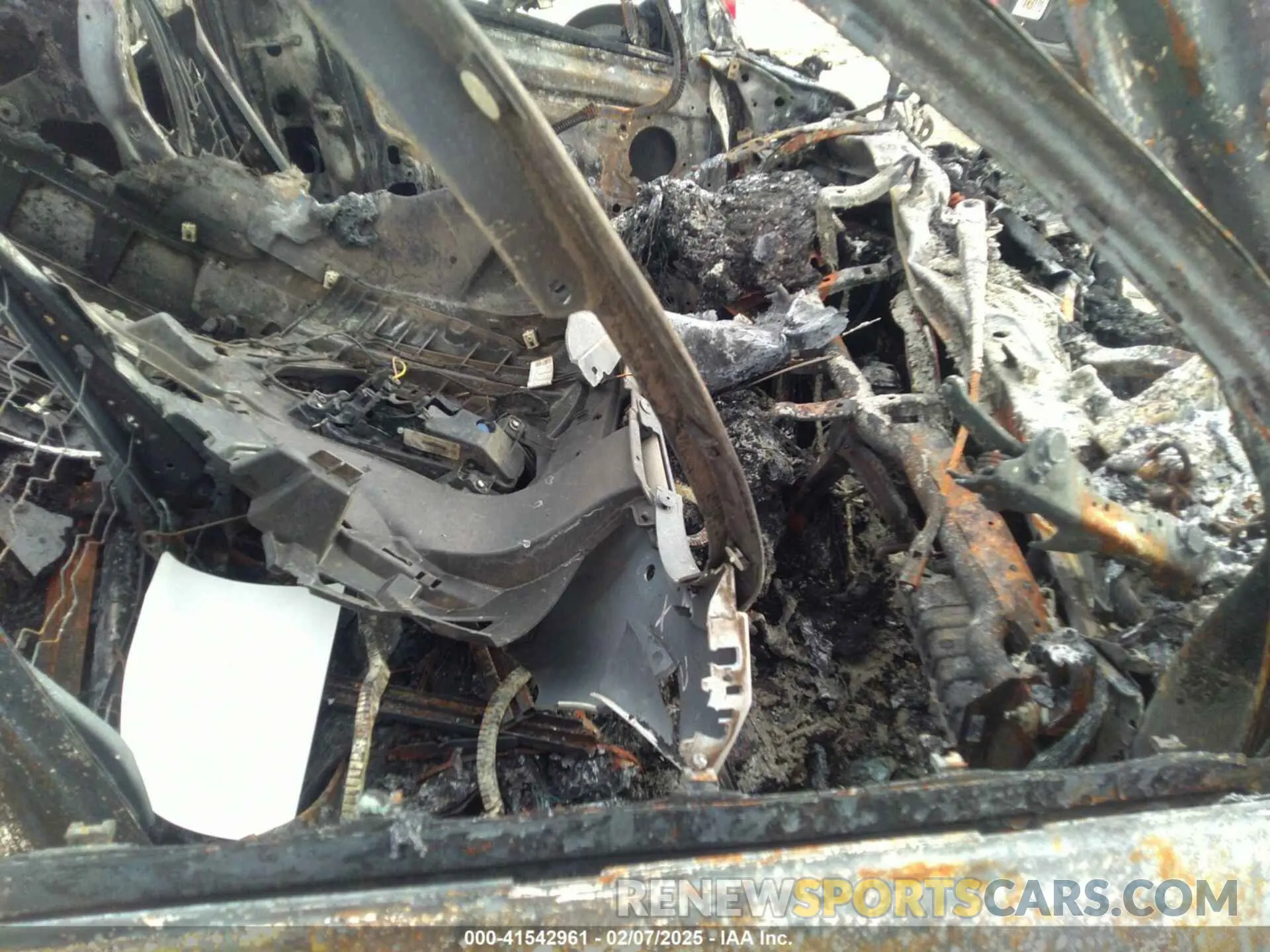 5 Photograph of a damaged car WBXJG7C03L5R51131 BMW X1 2020