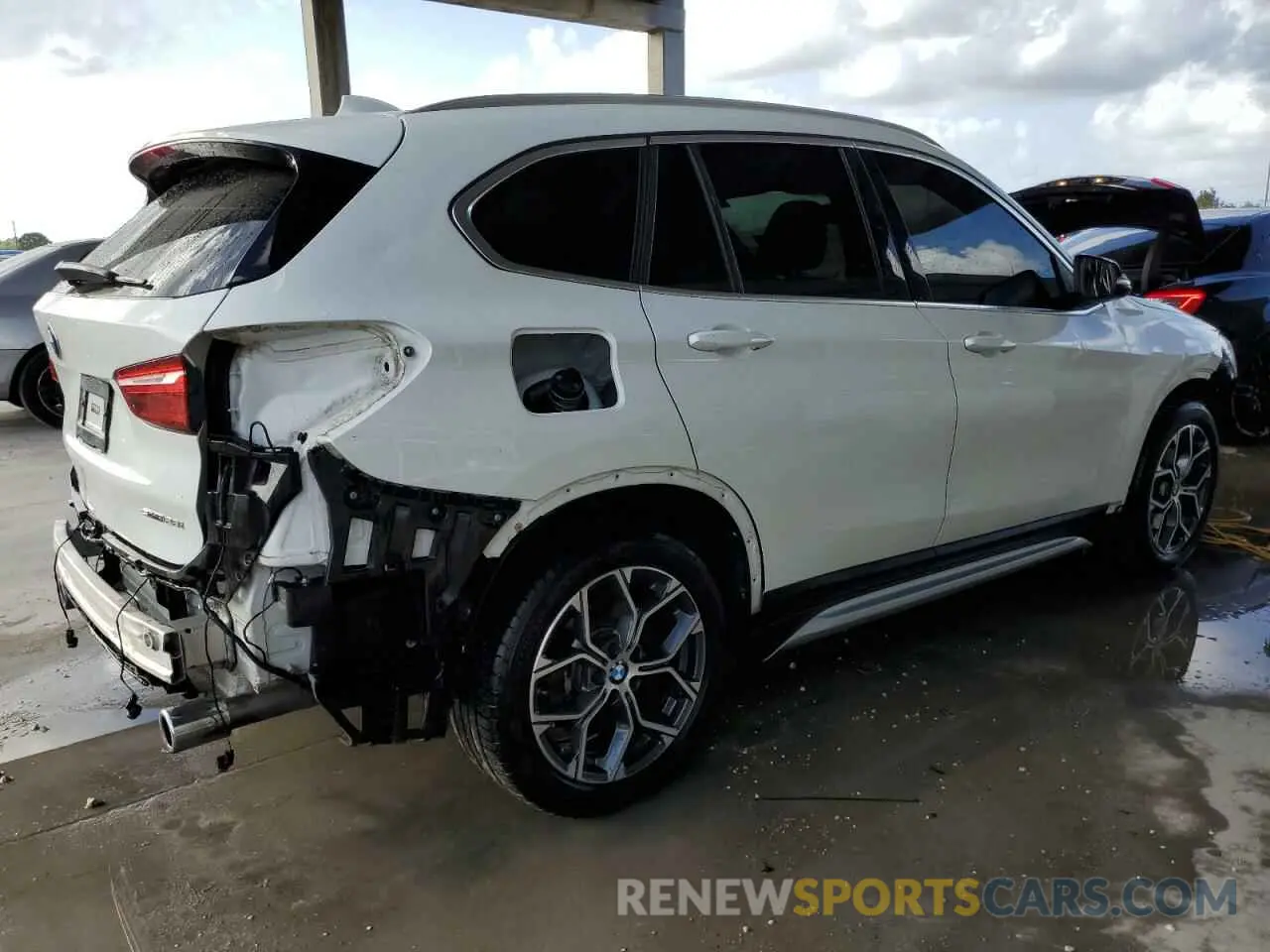 3 Photograph of a damaged car WBXJG7C08L5P47375 BMW X1 2020