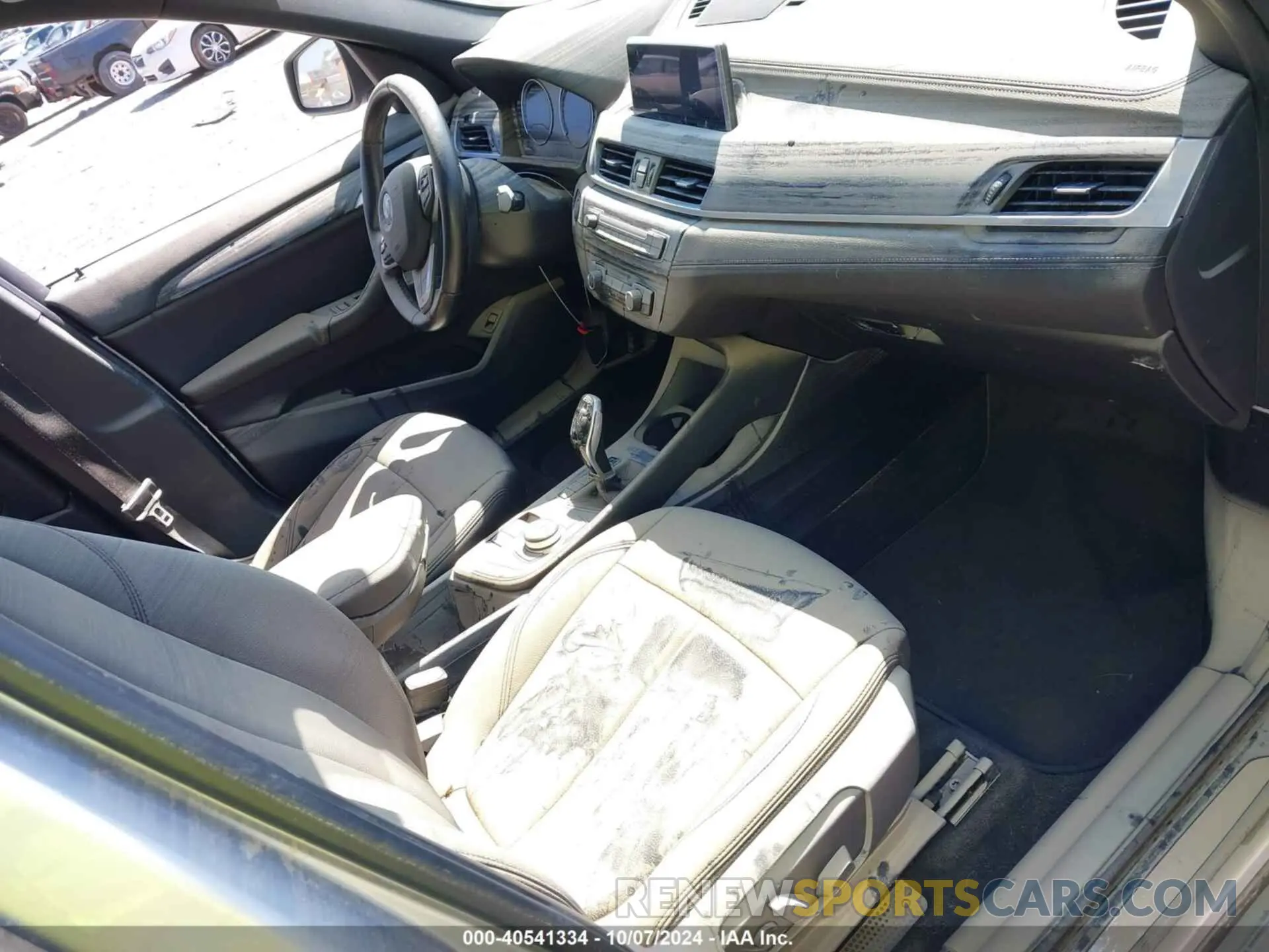 5 Photograph of a damaged car WBXJG7C09L5R91407 BMW X1 2020
