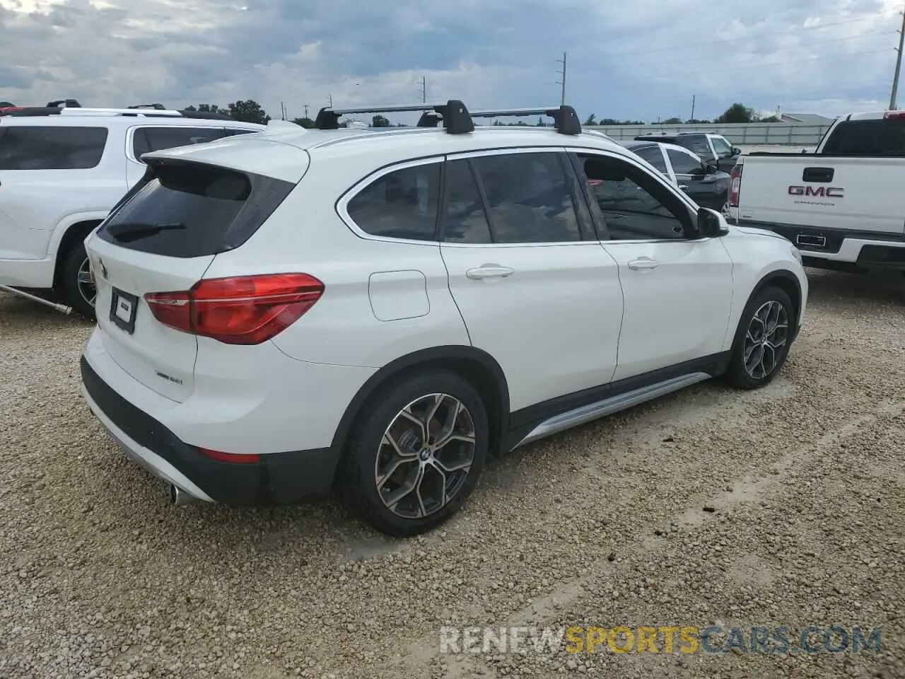 3 Photograph of a damaged car WBXJG9C03L5P40314 BMW X1 2020