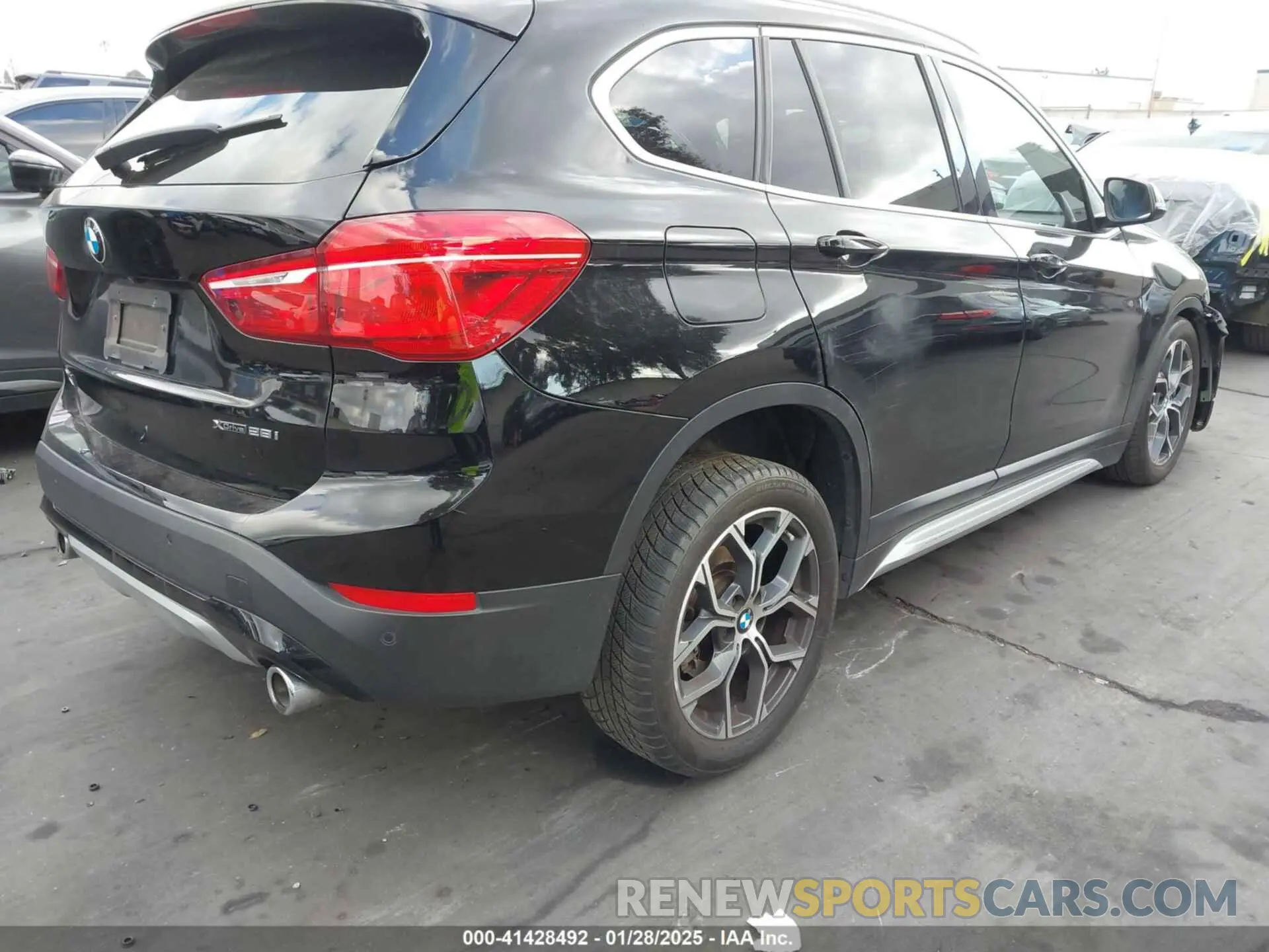 4 Photograph of a damaged car WBXJG9C09L5R01054 BMW X1 2020