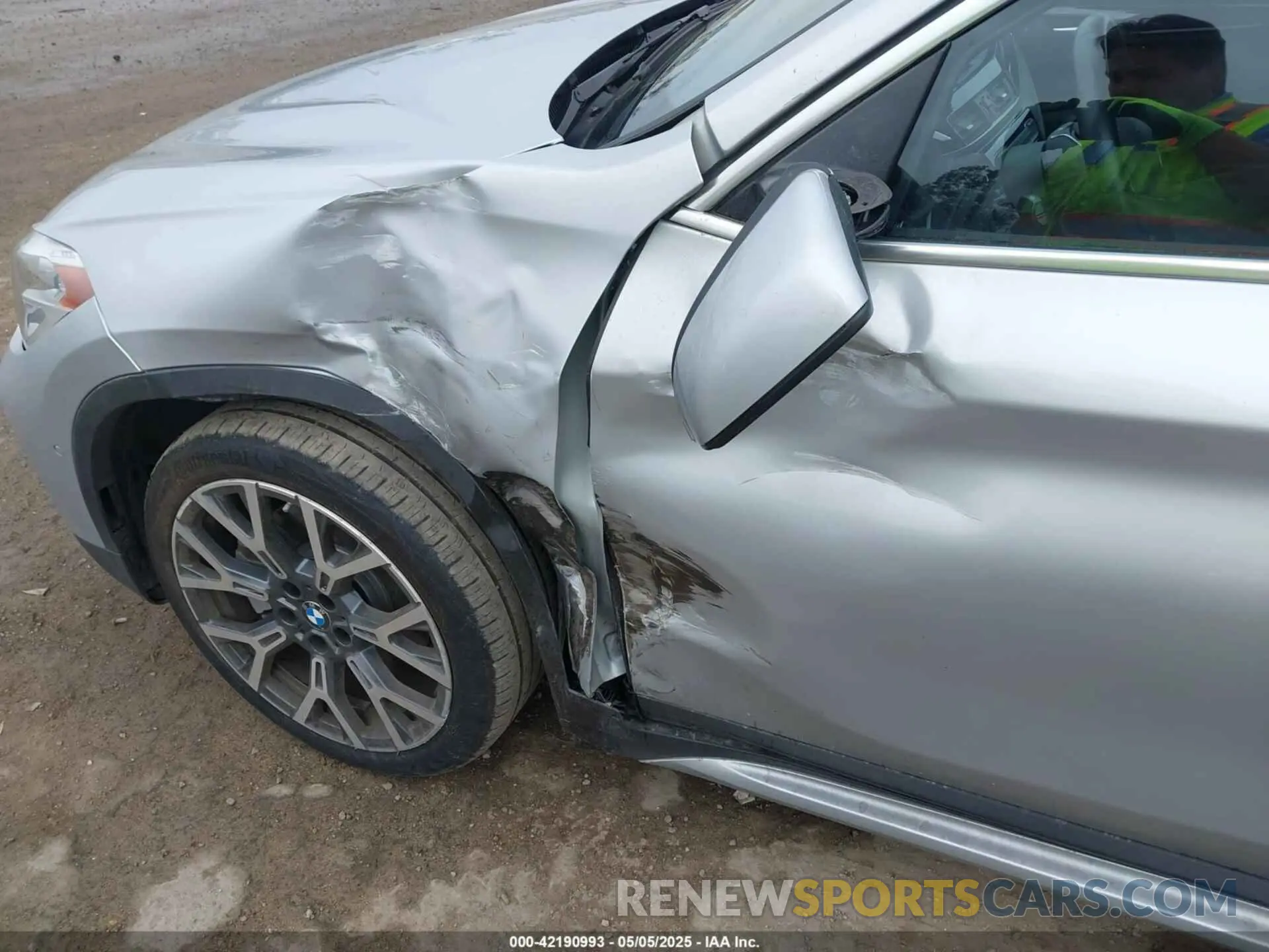 17 Photograph of a damaged car WBXJG7C00M5S58454 BMW X1 2021