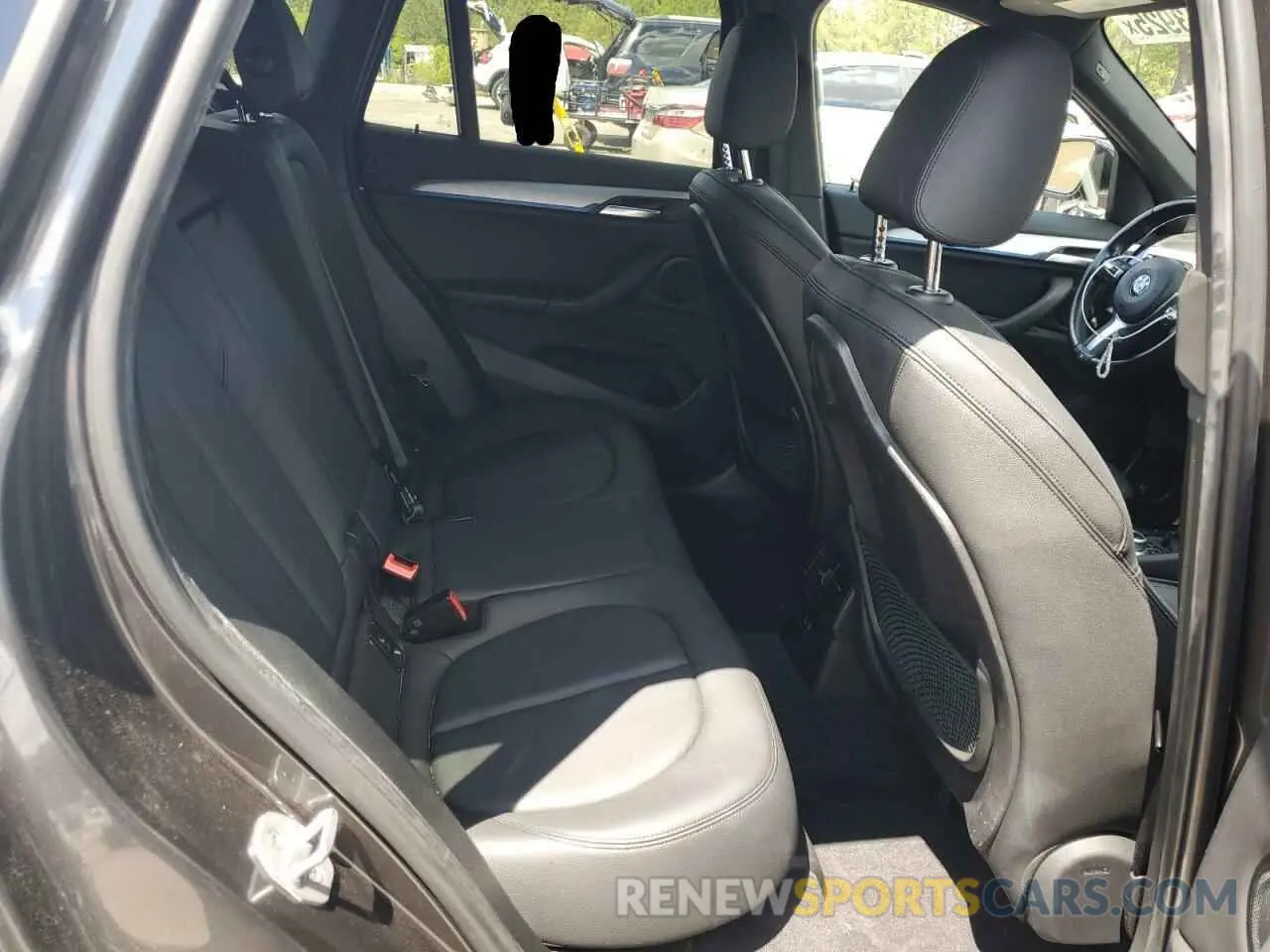 10 Photograph of a damaged car WBXJG7C00M5T64693 BMW X1 2021
