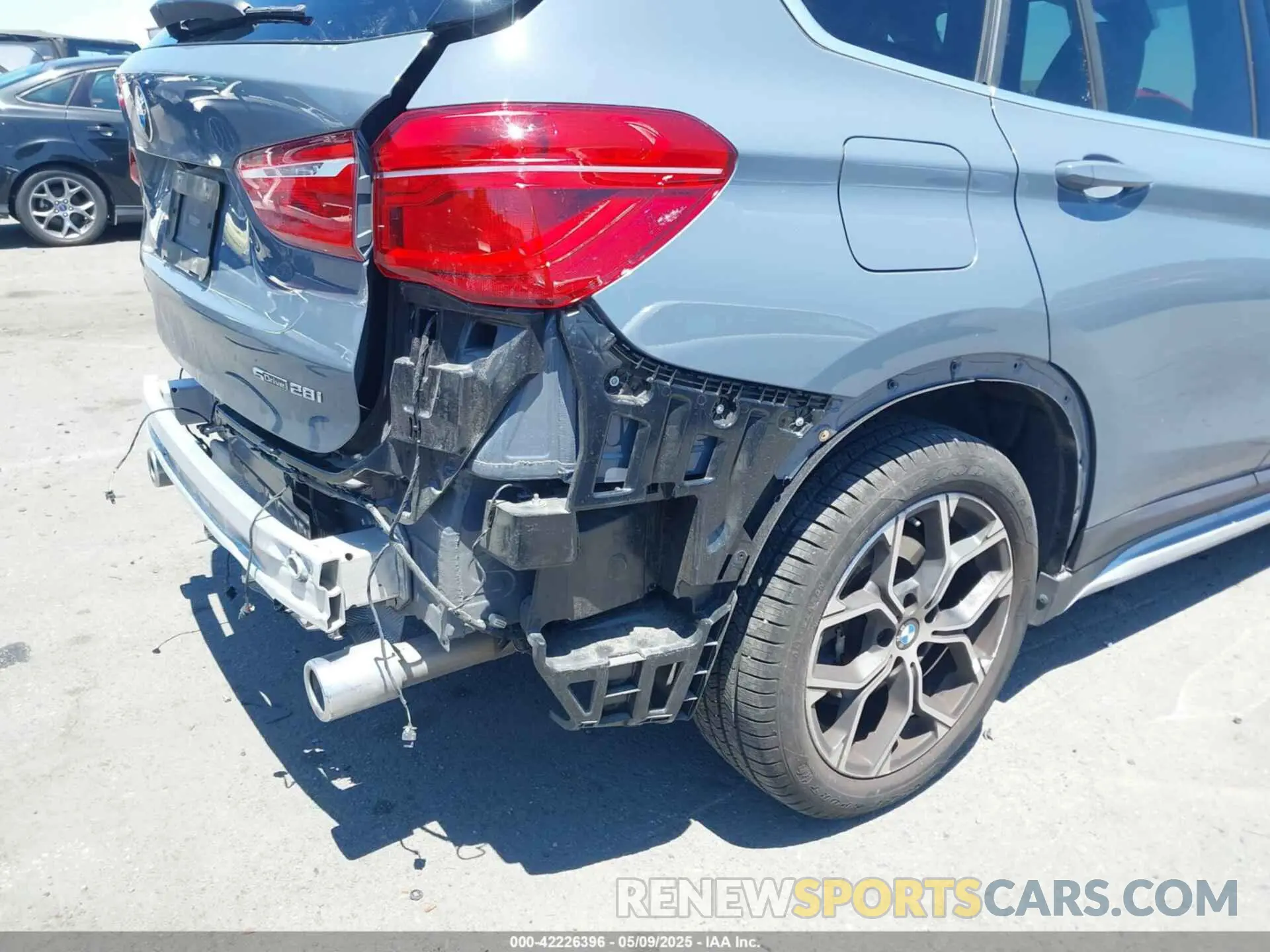 18 Photograph of a damaged car WBXJG7C02M5T37169 BMW X1 2021