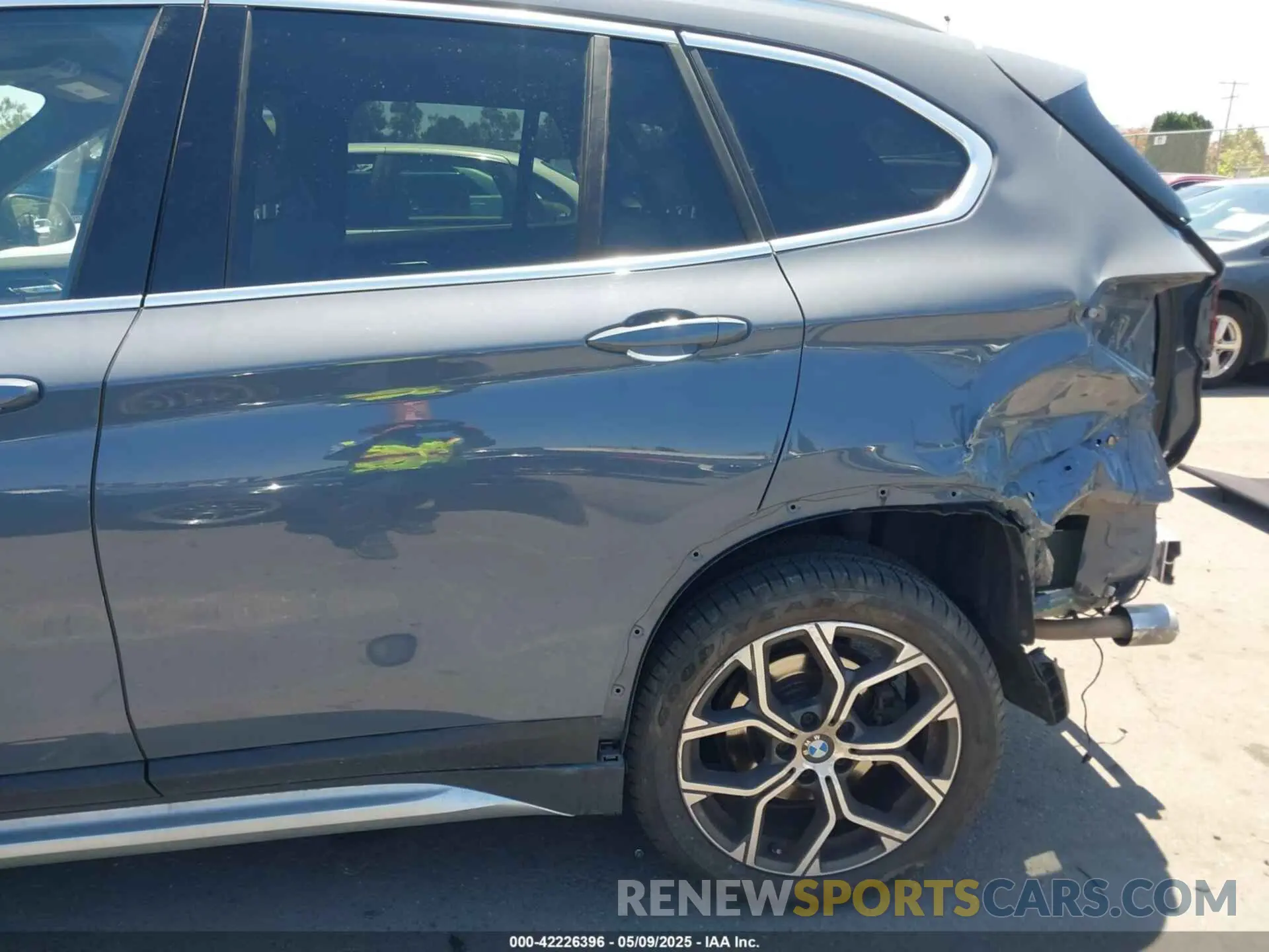 19 Photograph of a damaged car WBXJG7C02M5T37169 BMW X1 2021