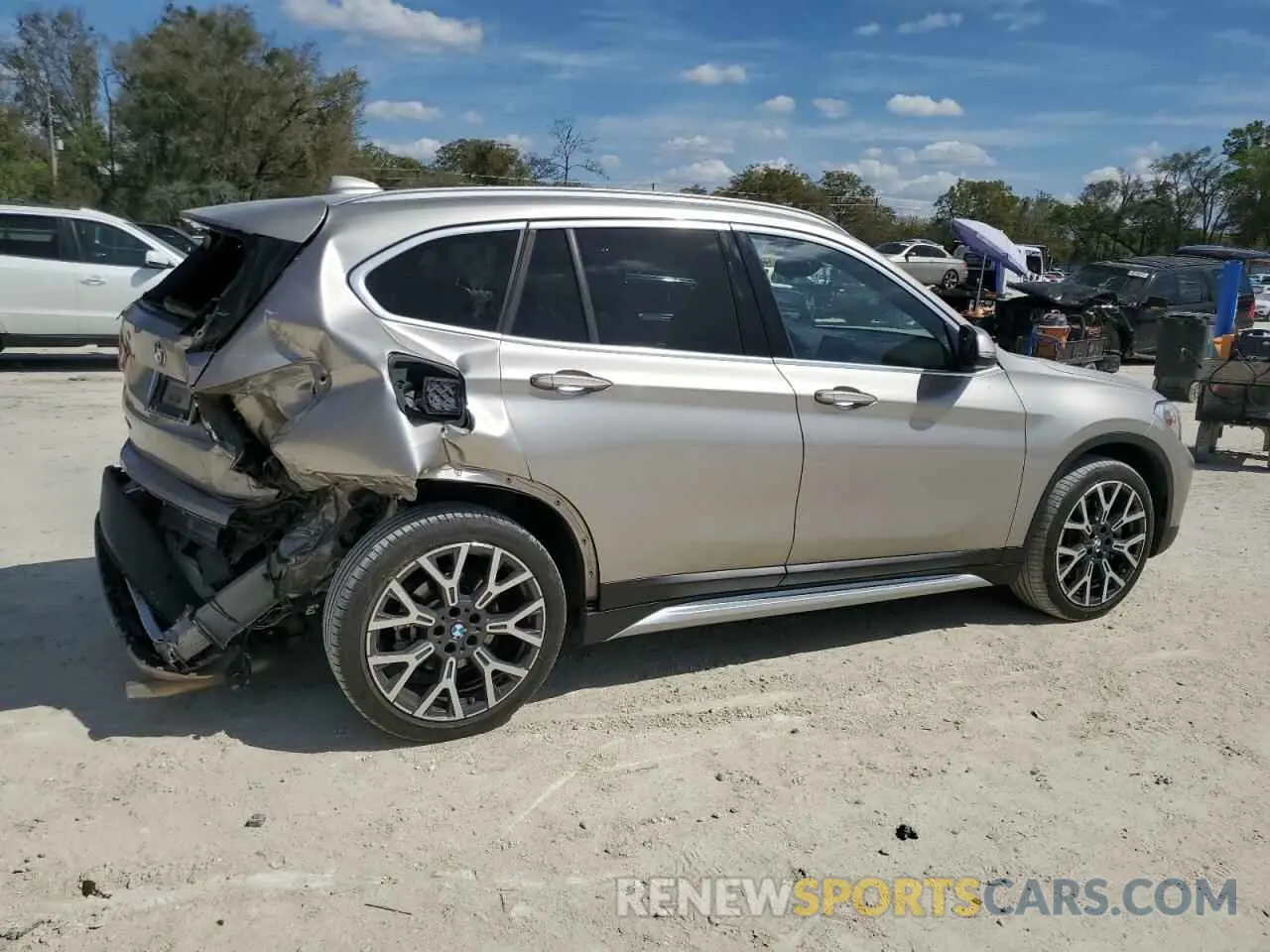 3 Photograph of a damaged car WBXJG7C03M5S73059 BMW X1 2021