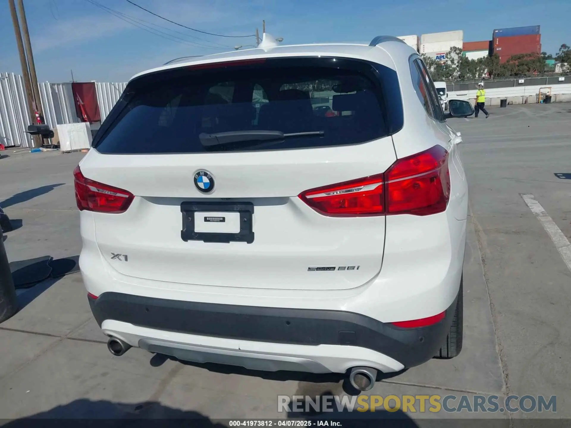 17 Photograph of a damaged car WBXJG7C03M5T37228 BMW X1 2021