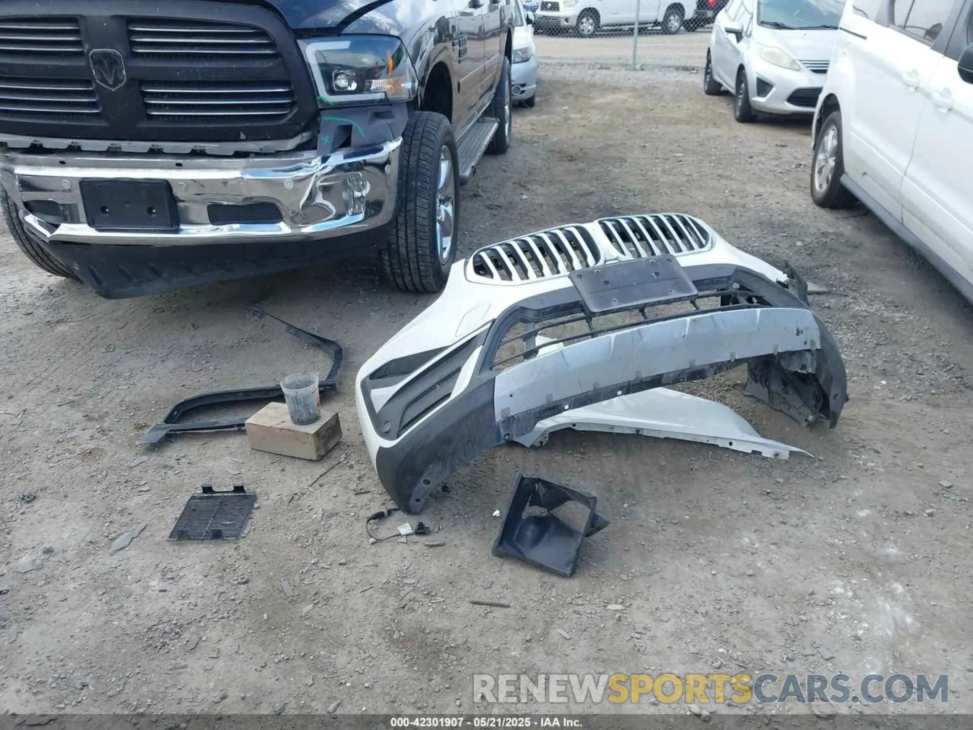12 Photograph of a damaged car WBXJG7C06M5S95797 BMW X1 2021