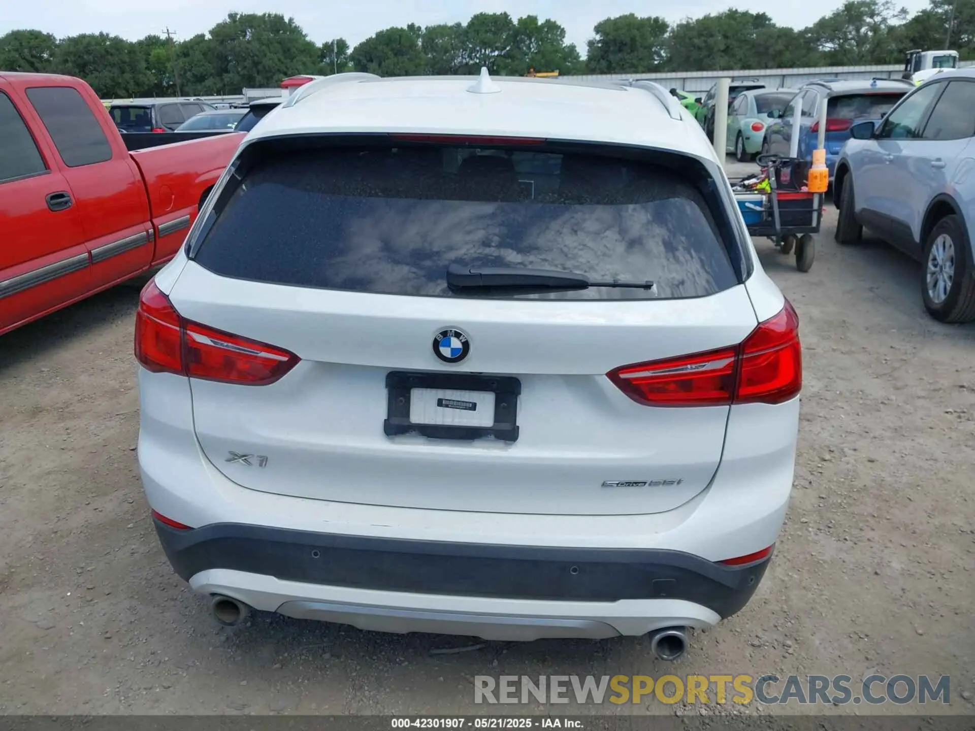17 Photograph of a damaged car WBXJG7C06M5S95797 BMW X1 2021