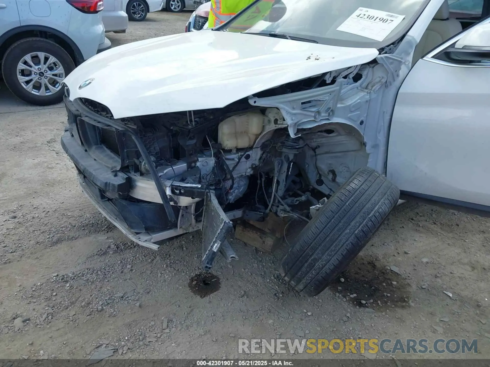 18 Photograph of a damaged car WBXJG7C06M5S95797 BMW X1 2021