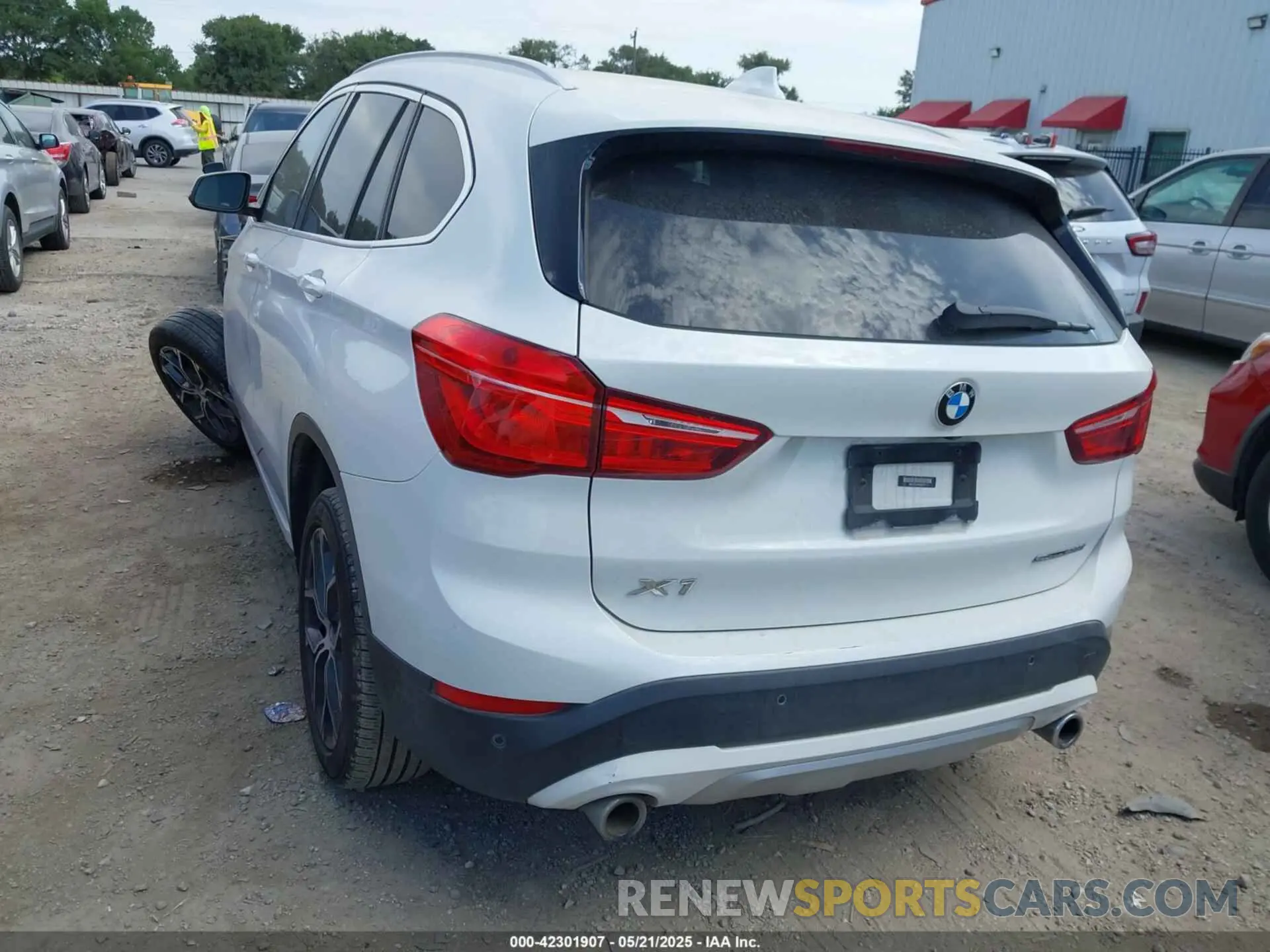 3 Photograph of a damaged car WBXJG7C06M5S95797 BMW X1 2021