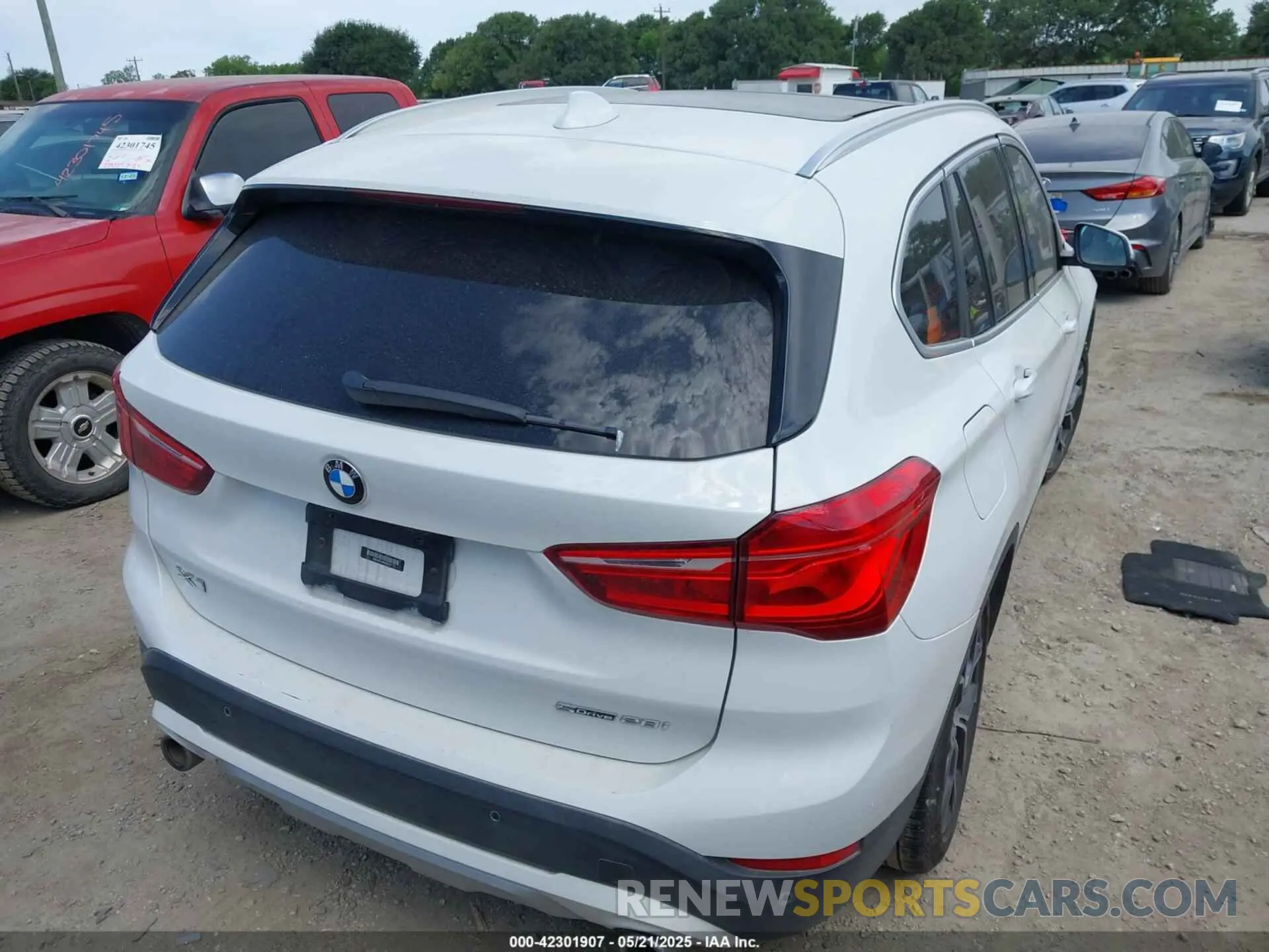 4 Photograph of a damaged car WBXJG7C06M5S95797 BMW X1 2021