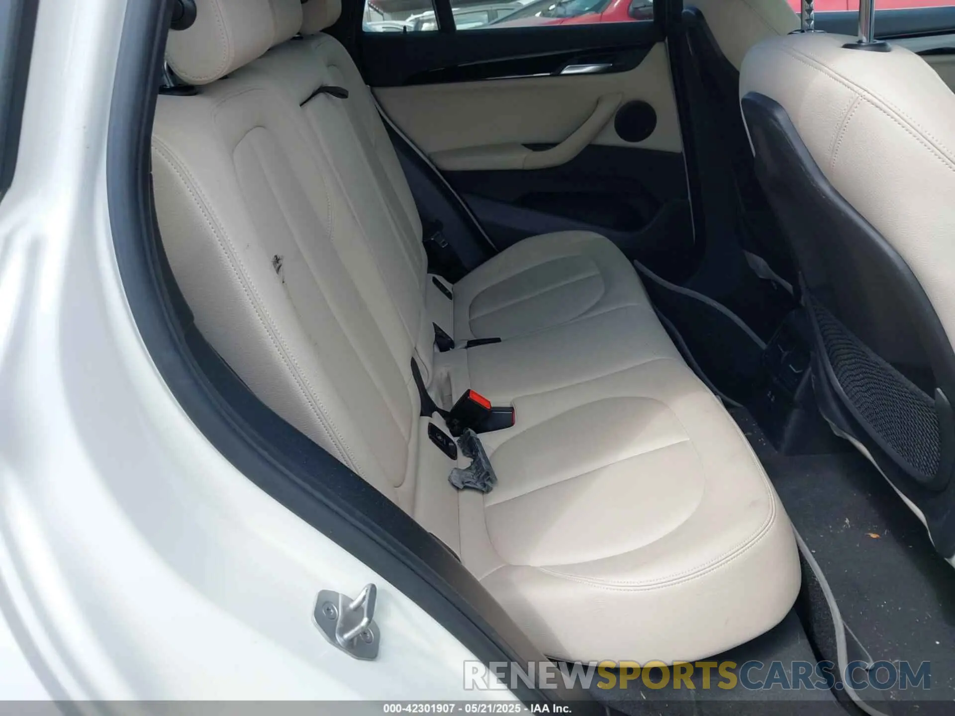 8 Photograph of a damaged car WBXJG7C06M5S95797 BMW X1 2021