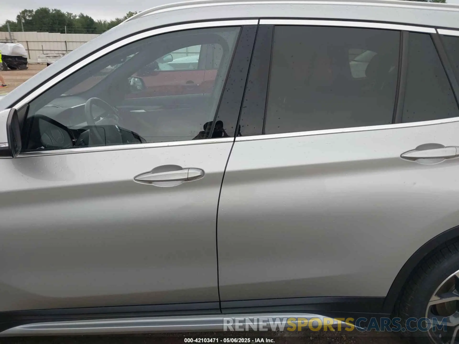 14 Photograph of a damaged car WBXJG7C09M5T44362 BMW X1 2021