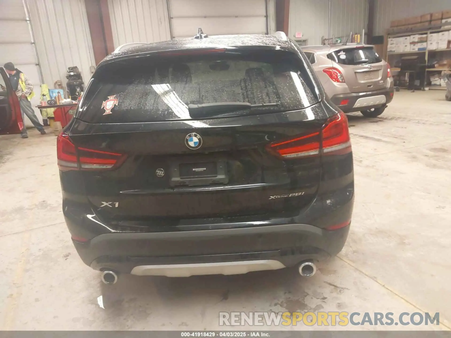 17 Photograph of a damaged car WBXJG9C00M5T76421 BMW X1 2021