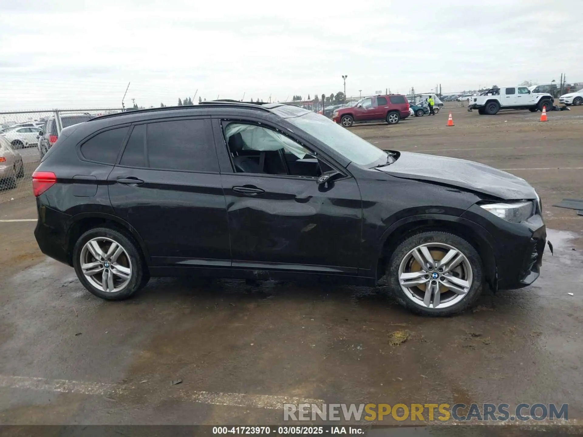 13 Photograph of a damaged car WBXJG9C01M3M71033 BMW X1 2021