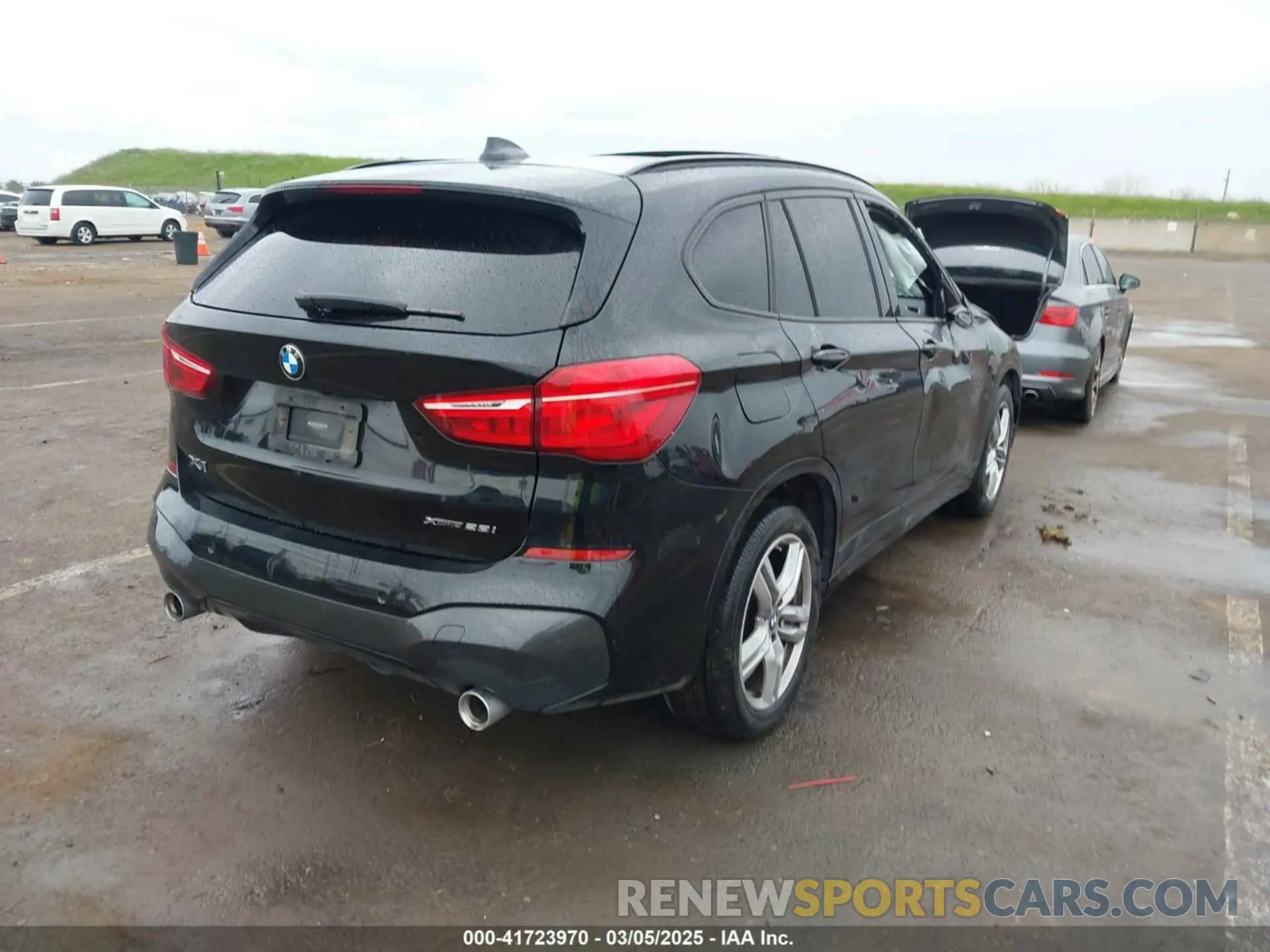 4 Photograph of a damaged car WBXJG9C01M3M71033 BMW X1 2021