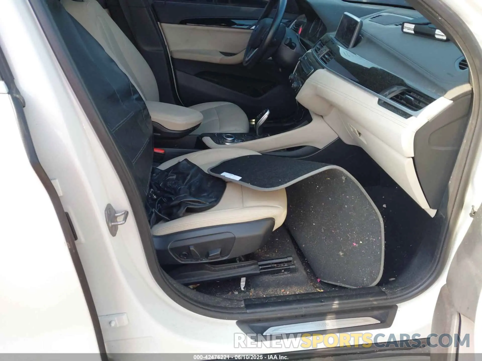 5 Photograph of a damaged car WBXJG9C02M3M42379 BMW X1 2021