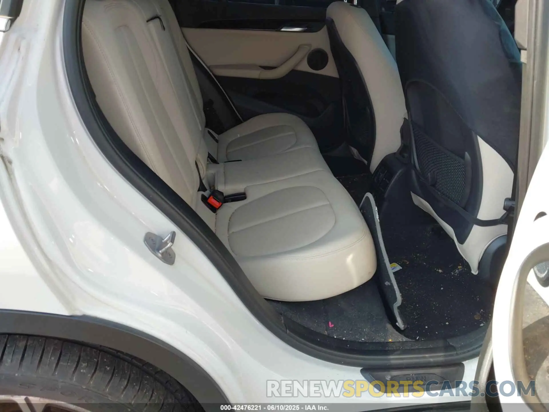 8 Photograph of a damaged car WBXJG9C02M3M42379 BMW X1 2021