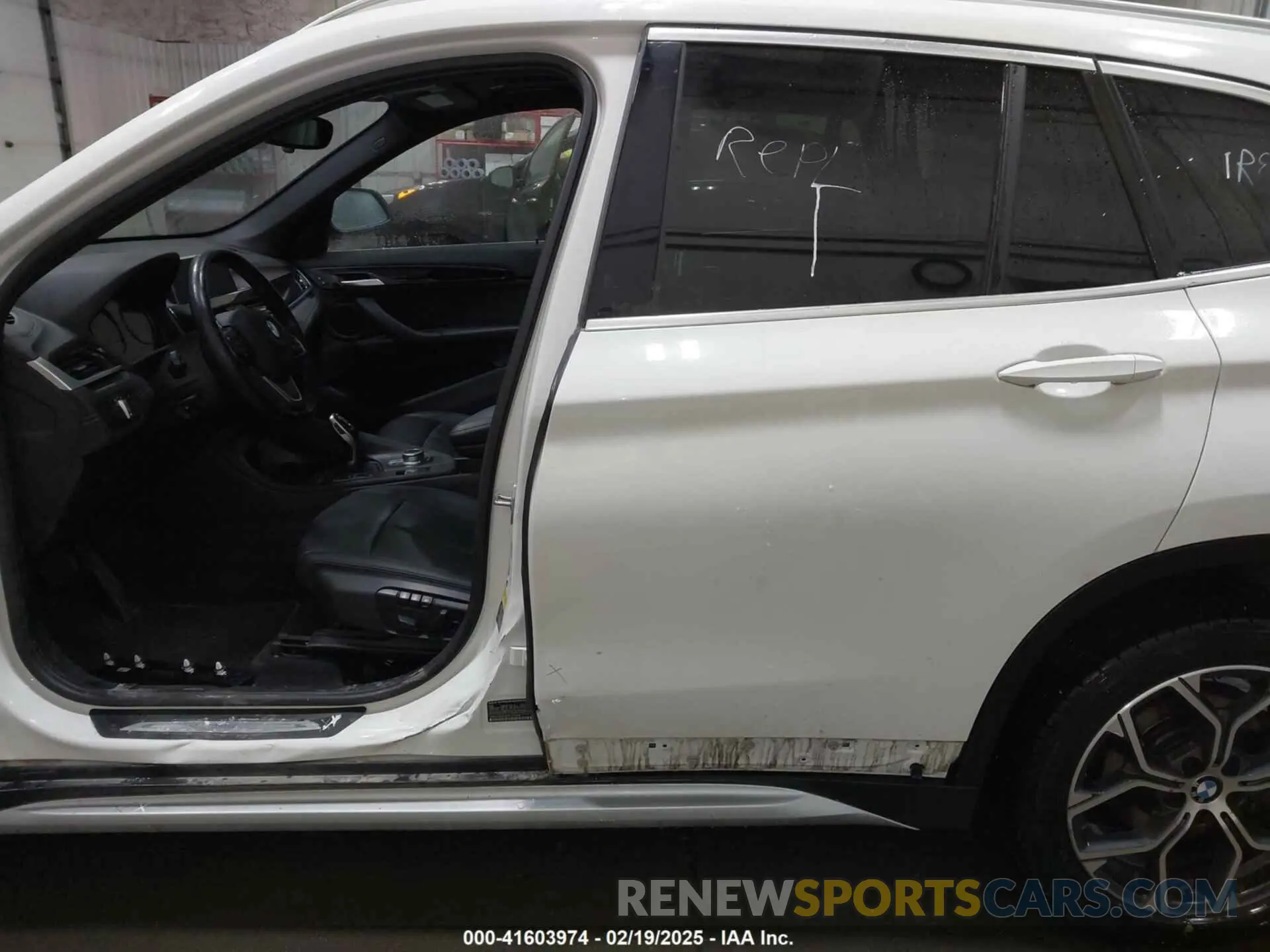 14 Photograph of a damaged car WBXJG9C03M5T23289 BMW X1 2021